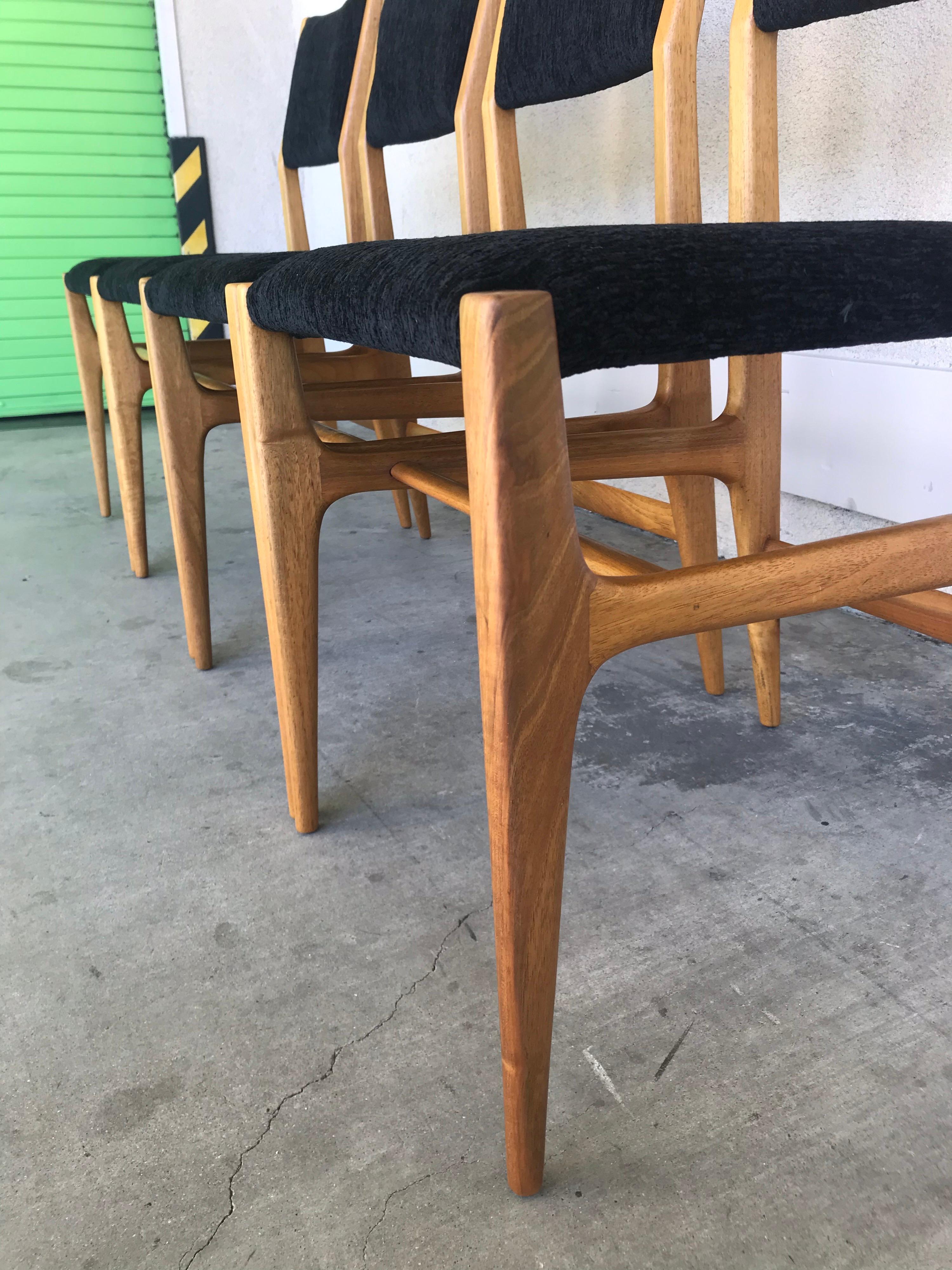 Gio Ponti Dining Chairs, 20th Century In Excellent Condition In Los Angeles, CA