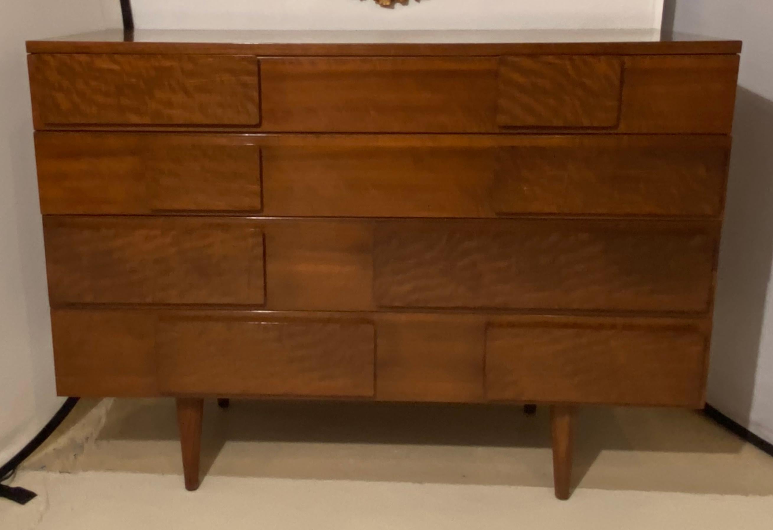 Gio Ponti four-drawer dresser chest bearing the Singer and Sons label. Model 2129. Exceptional original Gio Ponti designed chest. Having the signature Gio Ponti applied geometric wood accents and tapered legs. Beautifully grained. Part of our