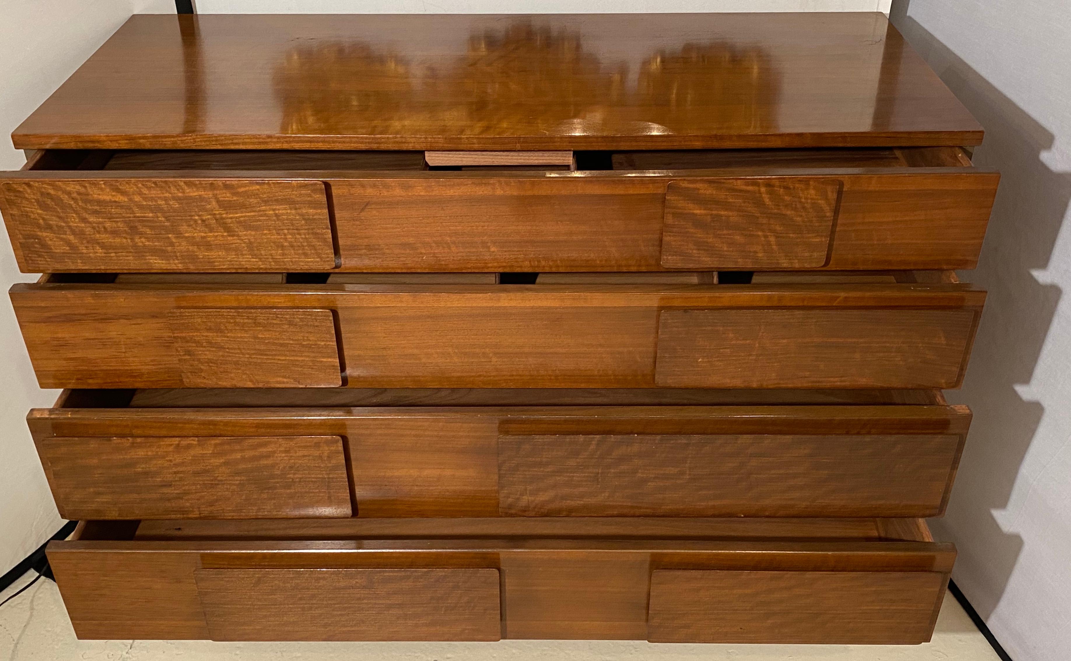 Gio Ponti, Singer and Sons, Italian Mid-Century Modern, Walnut, Chest, 1950s In Good Condition For Sale In Stamford, CT