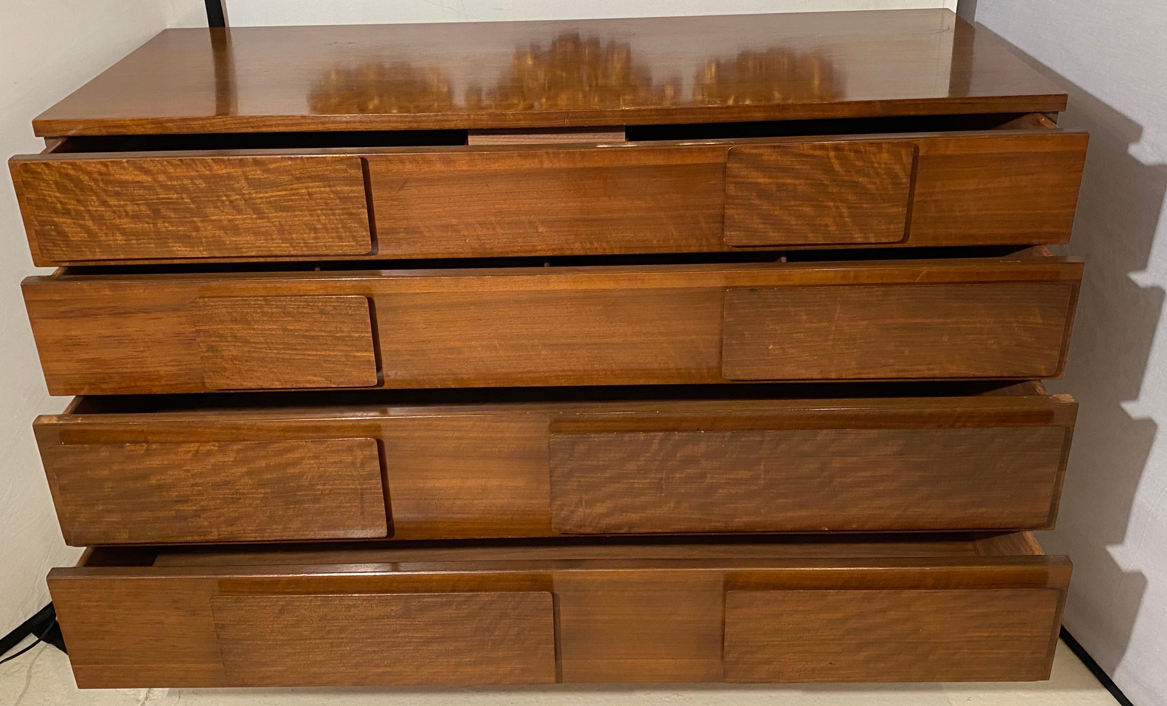 20th Century Gio Ponti, Singer and Sons, Italian Mid-Century Modern, Walnut, Chest, 1950s For Sale