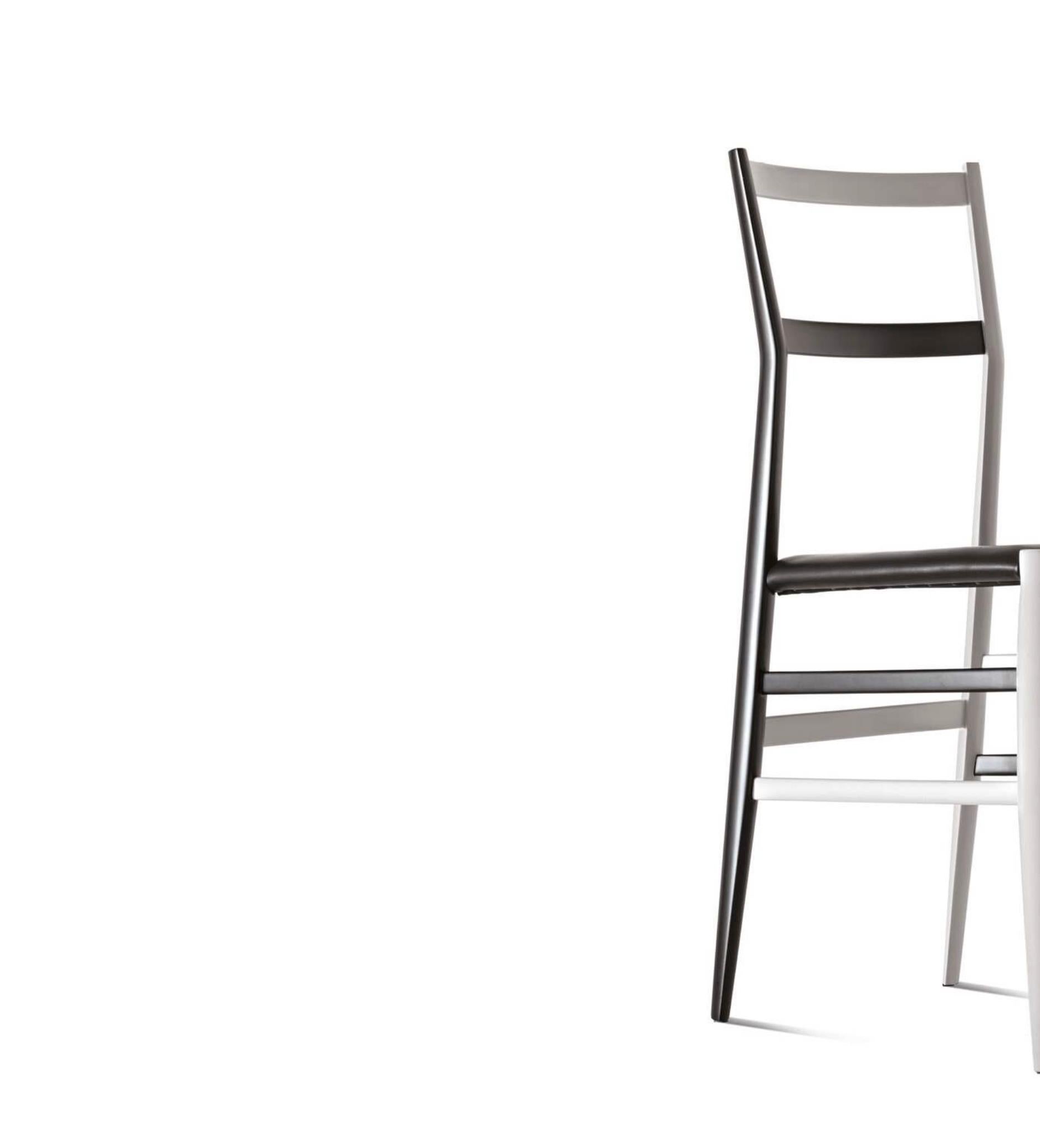 Italian Gio Ponti Frassino Tinto Black & White Aswood Superleggera Chair For Cassina For Sale