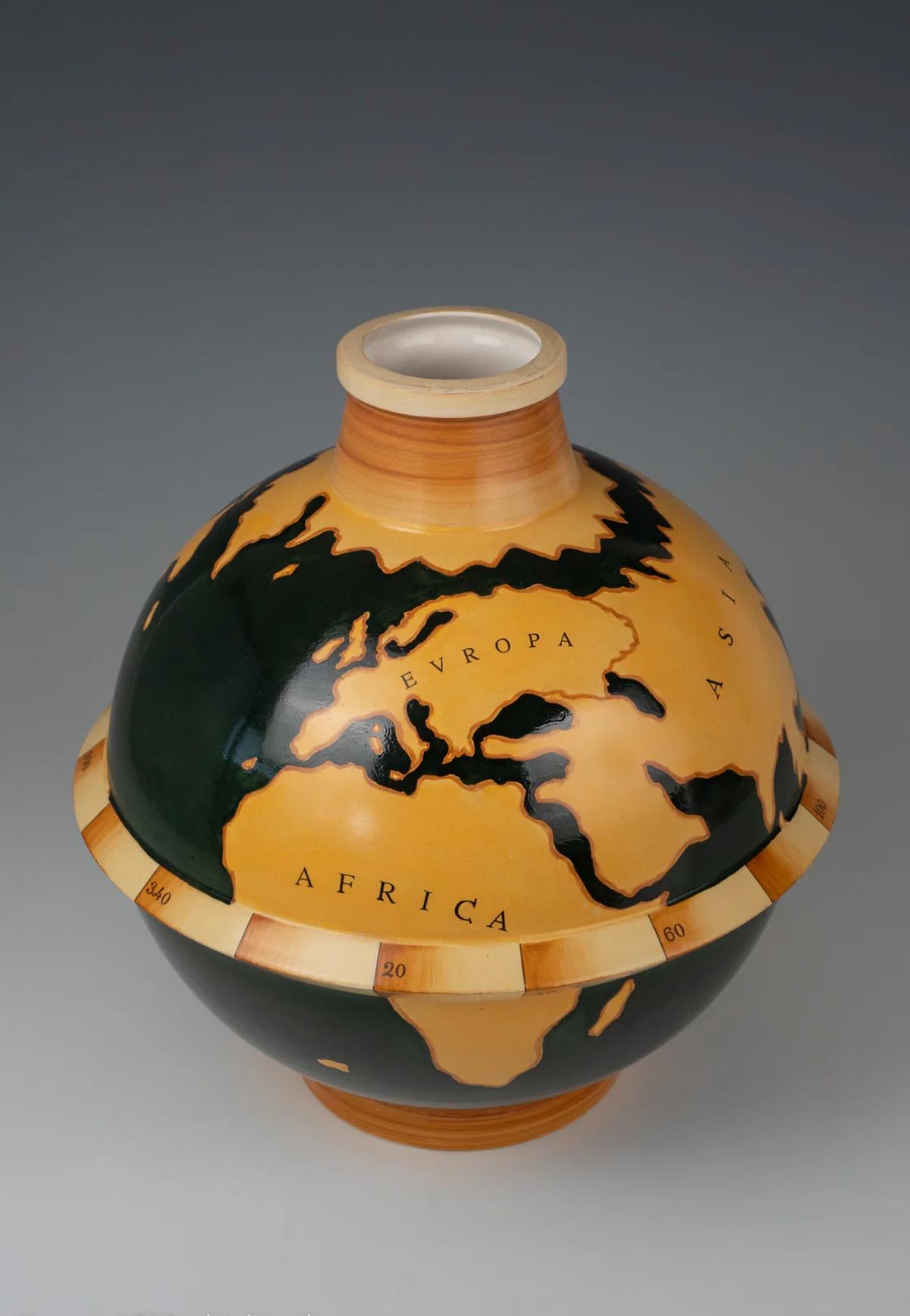 Gio Ponti Pottery Globe Vase

Le Mie Tierre vase - Majolika. 
Glazed earthenware. Produced by Richard Ginori

Italy, c. 1929

32 × 30 cm

Signed

perfect condition

Lit.:
L. Manna, Gio Ponti, Le maioliche, Milano 2000, no. 76, p. 210 - factory