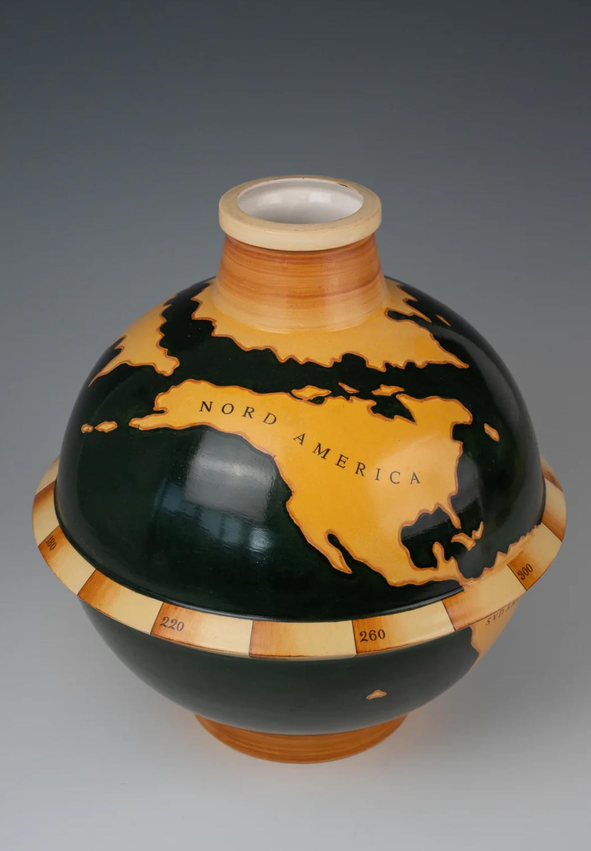 Hand-Crafted Gio Ponti Ginori Pottery Globe Vase, 1929 For Sale