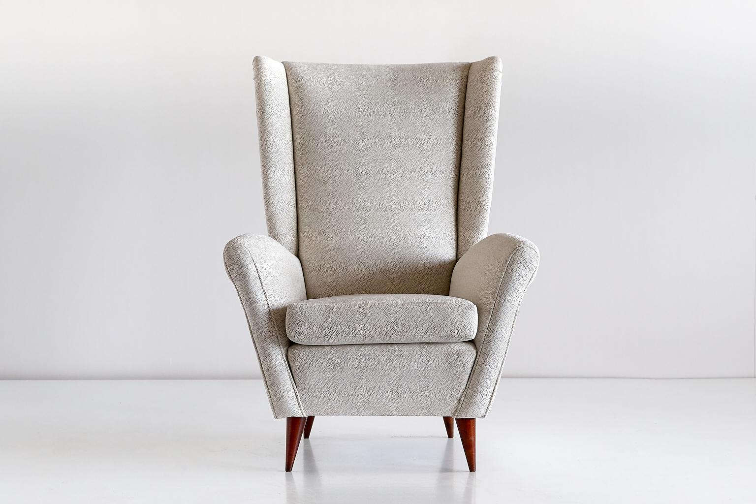 Gio Ponti High Back Armchair in Ivory Chenille and Walnut, Italy, Late 1940s 3