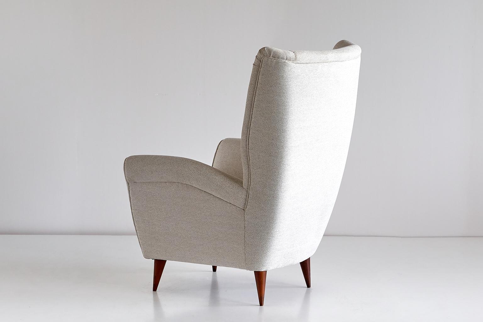 Mid-Century Modern Gio Ponti High Back Armchair in Ivory Chenille and Walnut, Italy, Late 1940s