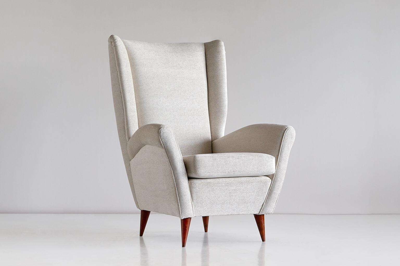 Italian Gio Ponti High Back Armchair in Ivory Chenille and Walnut, Italy, Late 1940s