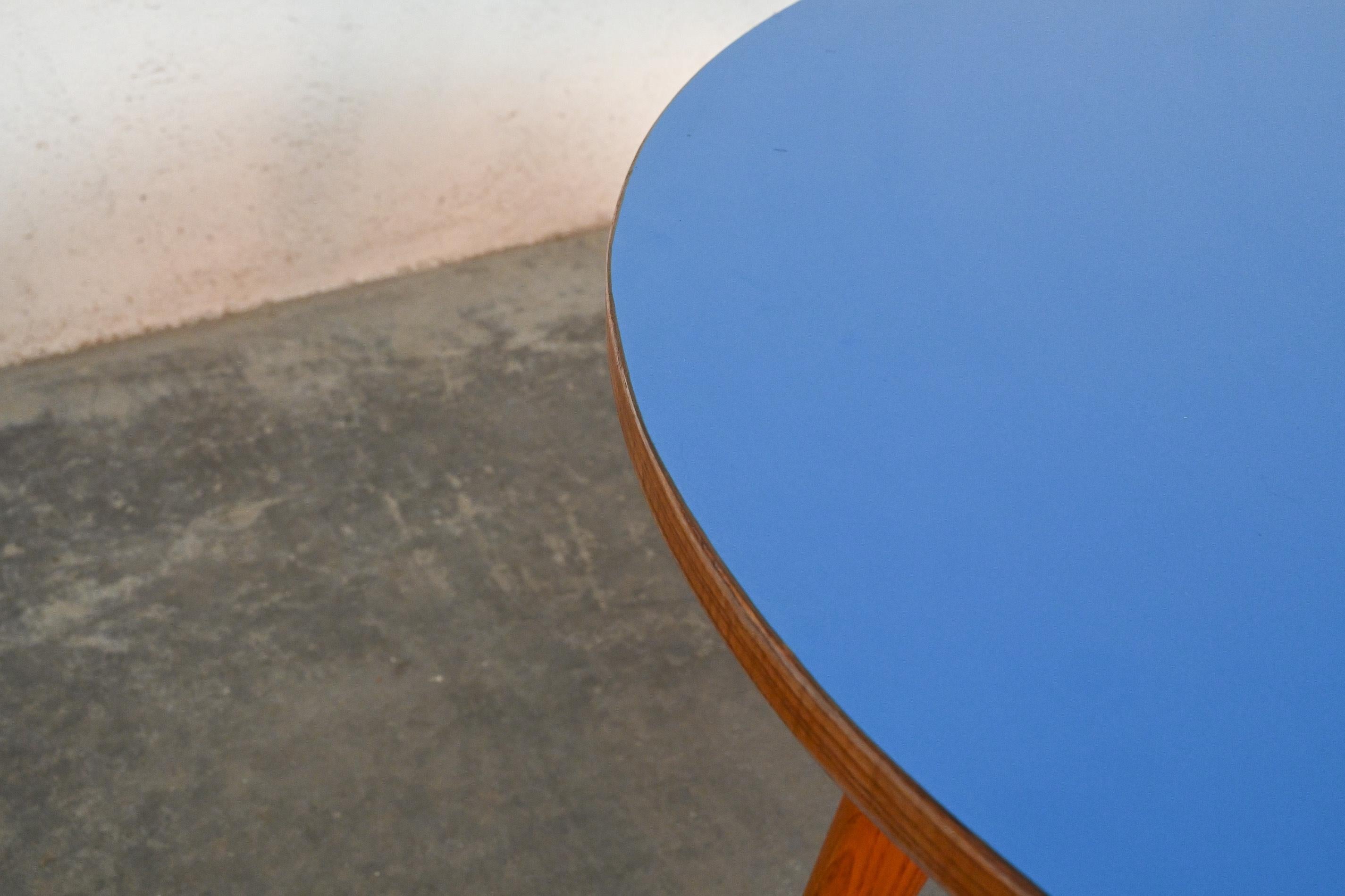 Mid-Century Modern Gio Ponti style Maple and Laminate Circular Low Table For Sale