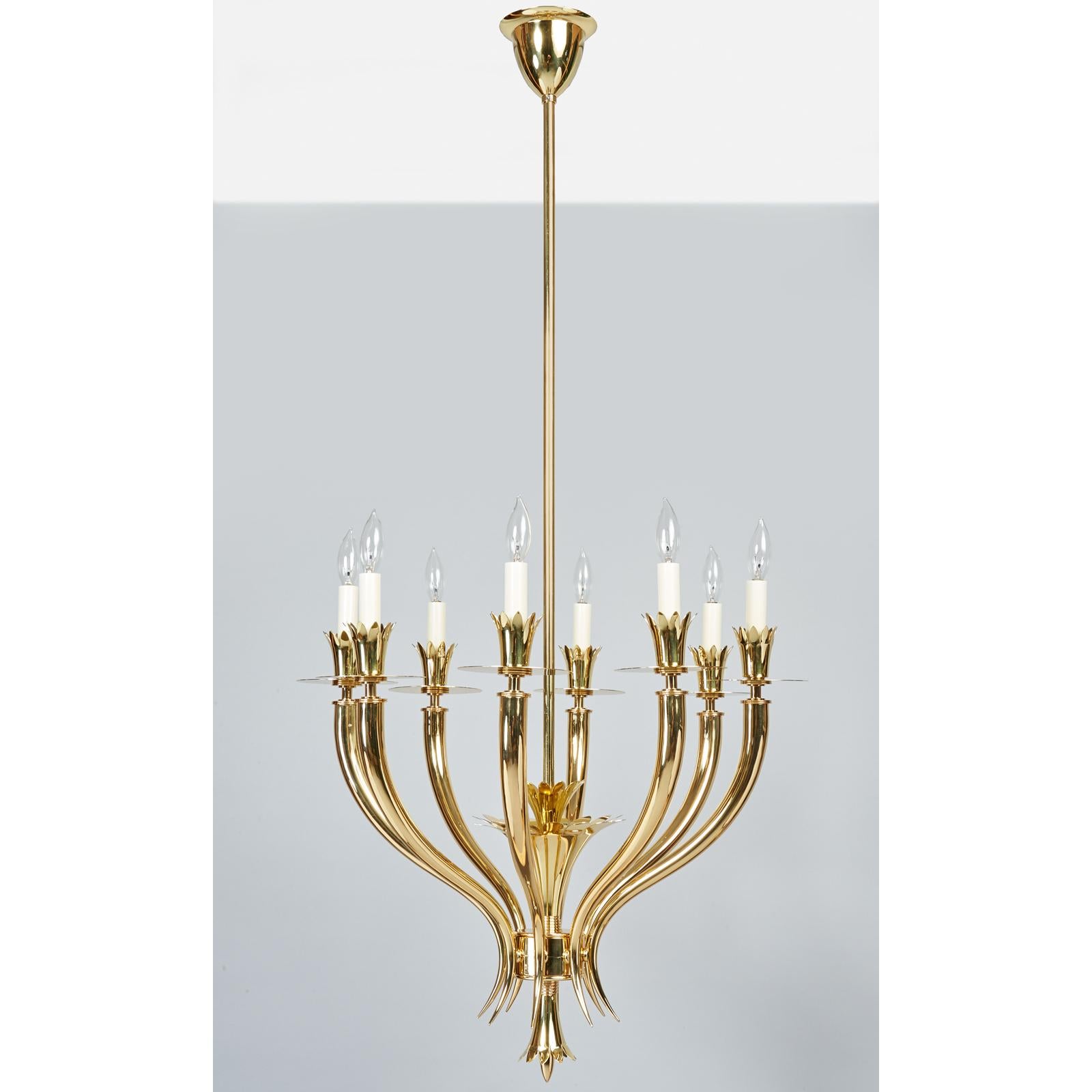 Gio Ponti (1891 - 1979)

An important and exquisitely rendered chandelier in mirror-polished brass by Gio Ponti and Emilio Lancia. With a refined and purified tiered foliate decor, eight serpentine arms tapering to fine curved points, and angular