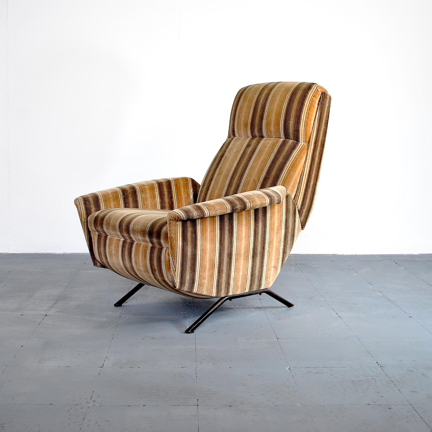 Gio Ponti school reclining armchair from the 1960s.