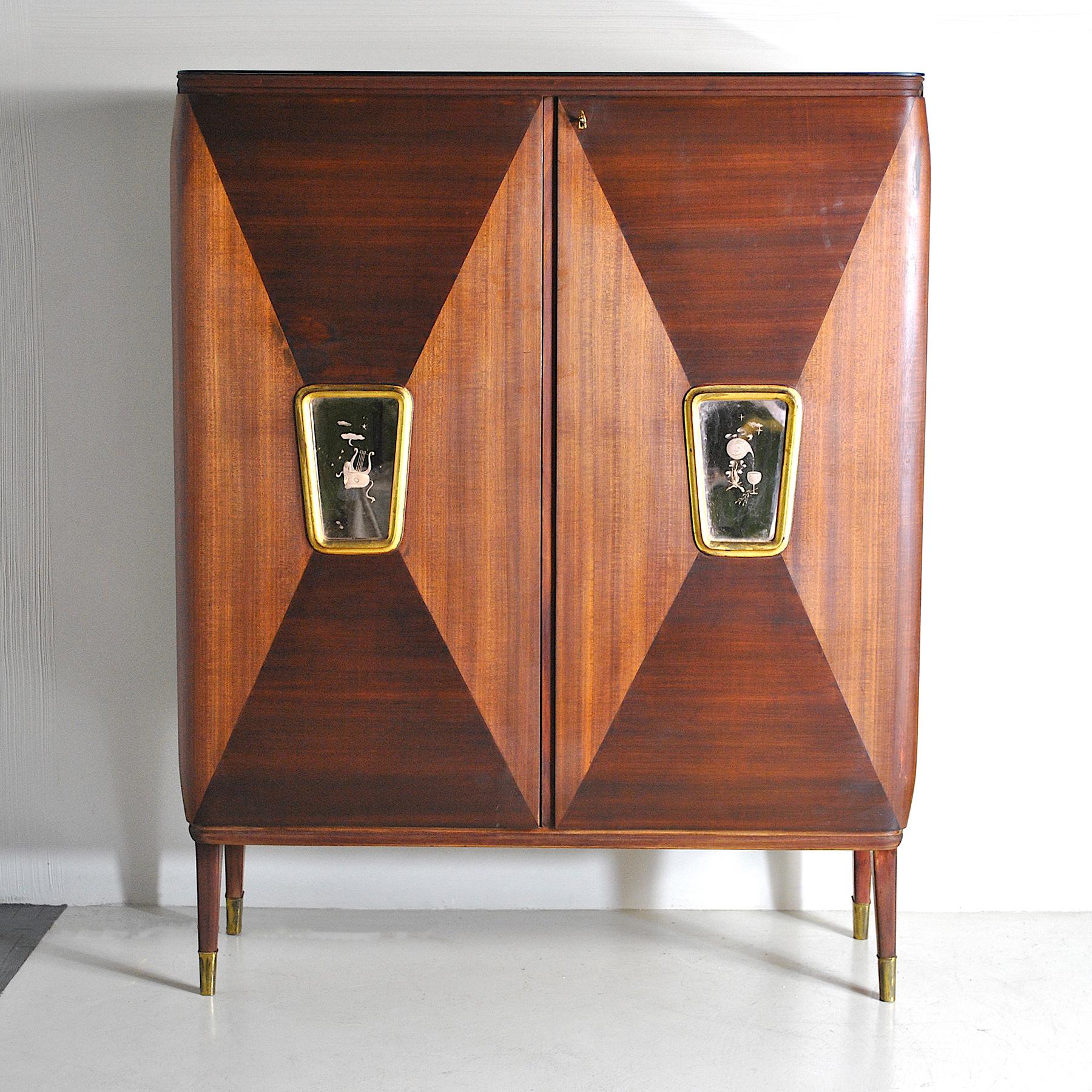 Cabinet bar in the style of Gio Ponti with light inside. The two lockable doors are embellished with frosted glass portholes with brass frame.