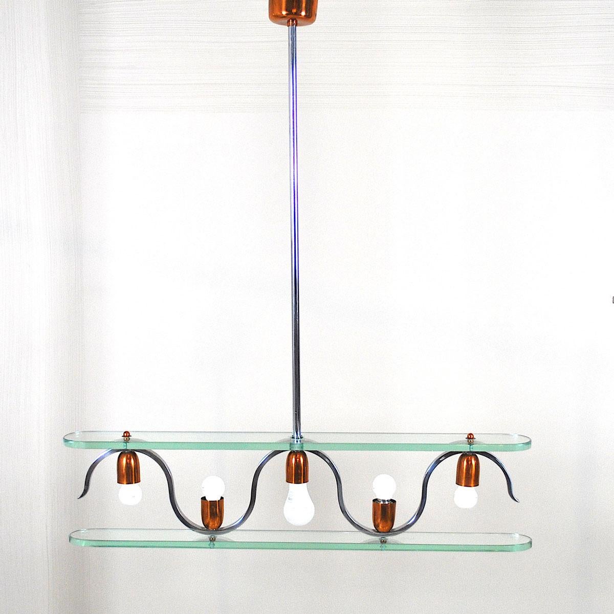 Lampadario di metà secolo in cristallo e rame nello stile di Gio Ponti per Fontana Arte.
 