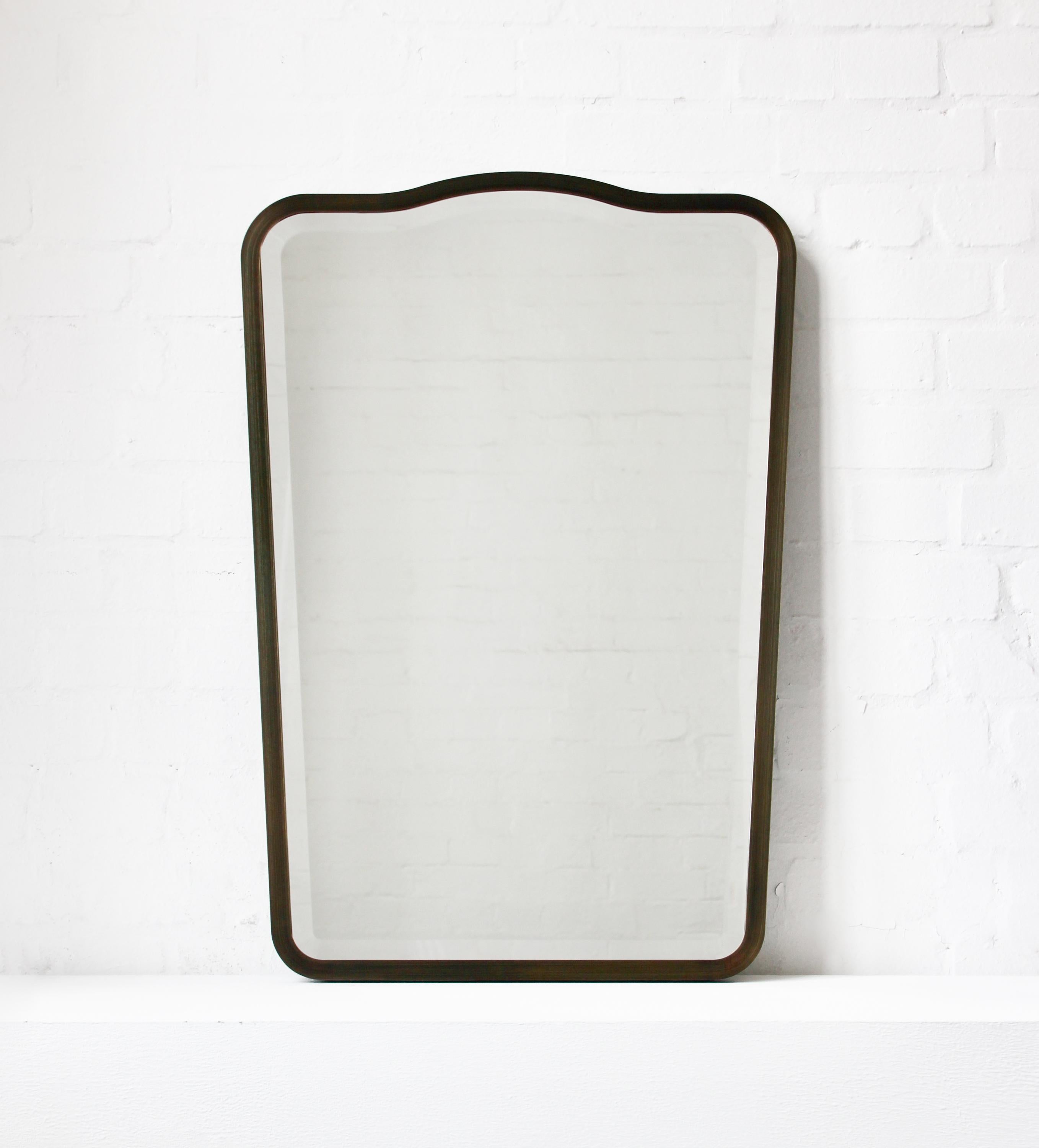 XXIe siècle et contemporain Miroir mural biseauté de style milieu de siècle, cadre en patine bronze, Vintage Four en vente
