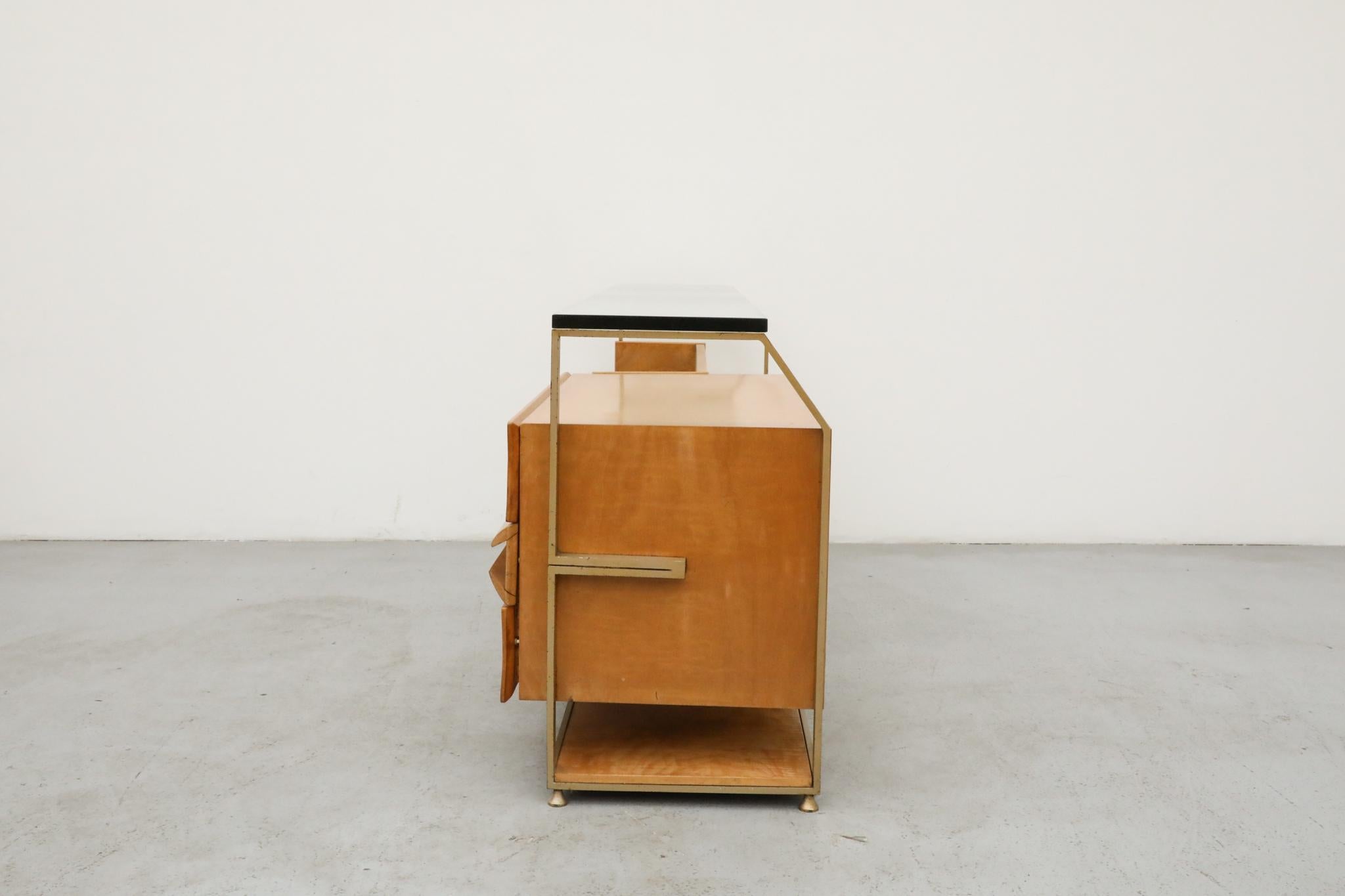 Laiton Console italienne avec dessus en verre inspirée de Gio Ponti par La Permanente Mobili Cantu en vente
