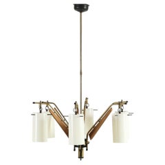 Von Gio Ponti inspirierter sechsarmiger Kronleuchter aus Messing und Holz, Italien, 1960er Jahre