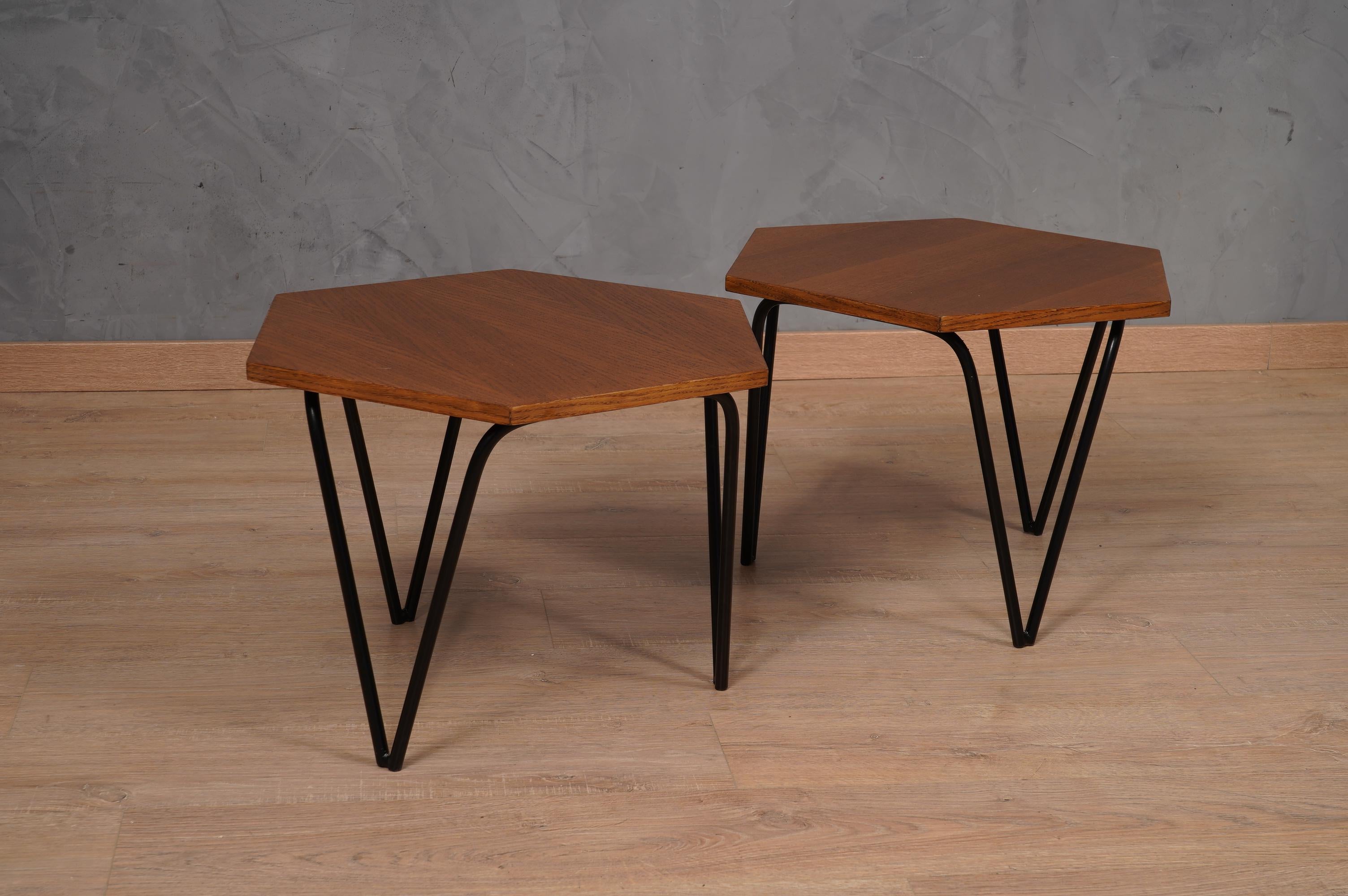 Gio Ponti table d'appoint hexagonale en bois et fer fabriquée par ISA, 1960 en vente 2