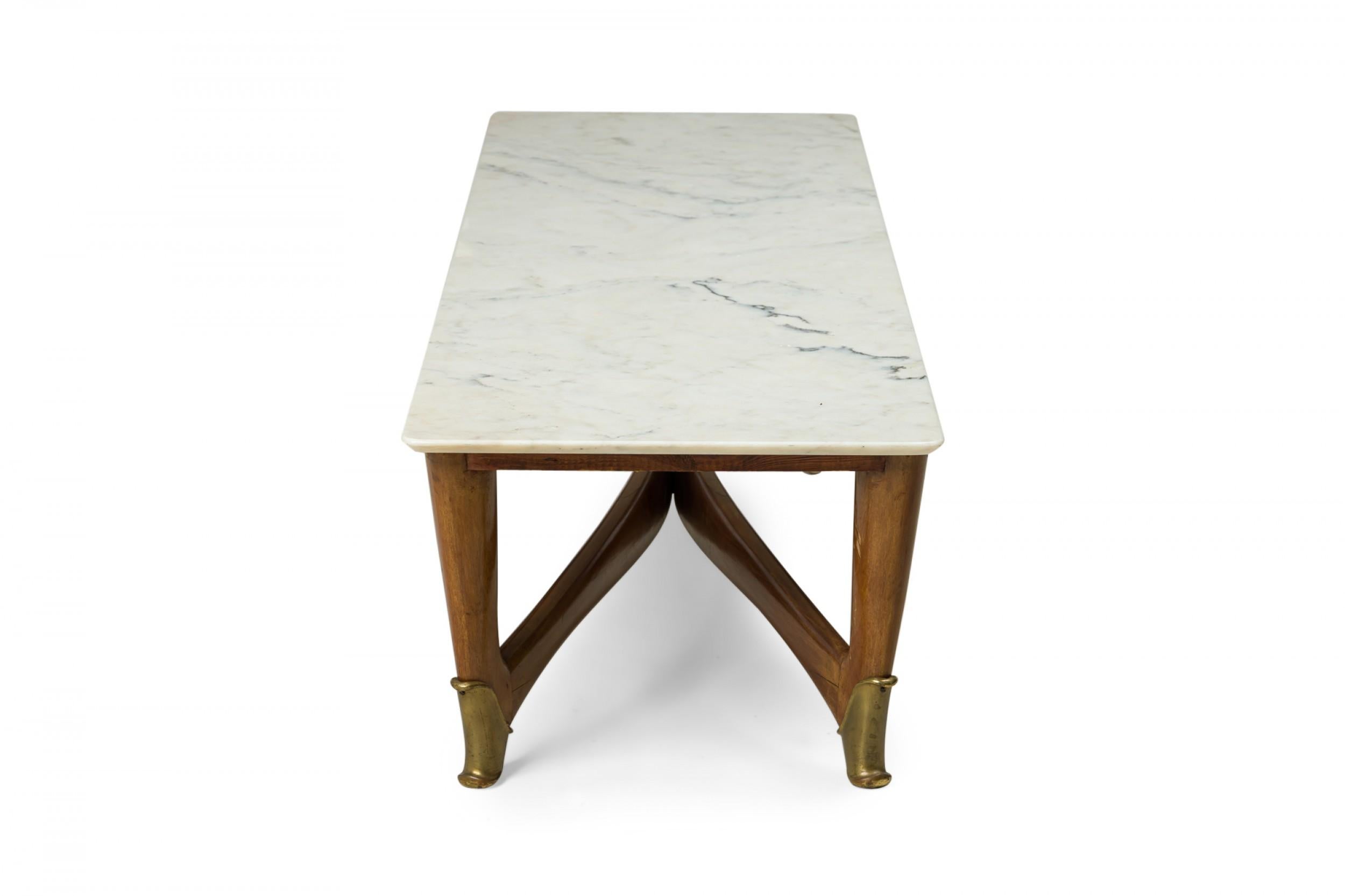 italien Gio Ponti Italian Mid-Century Modern Walnut and White Marble Low / Coffee Table (table basse / basse) en vente