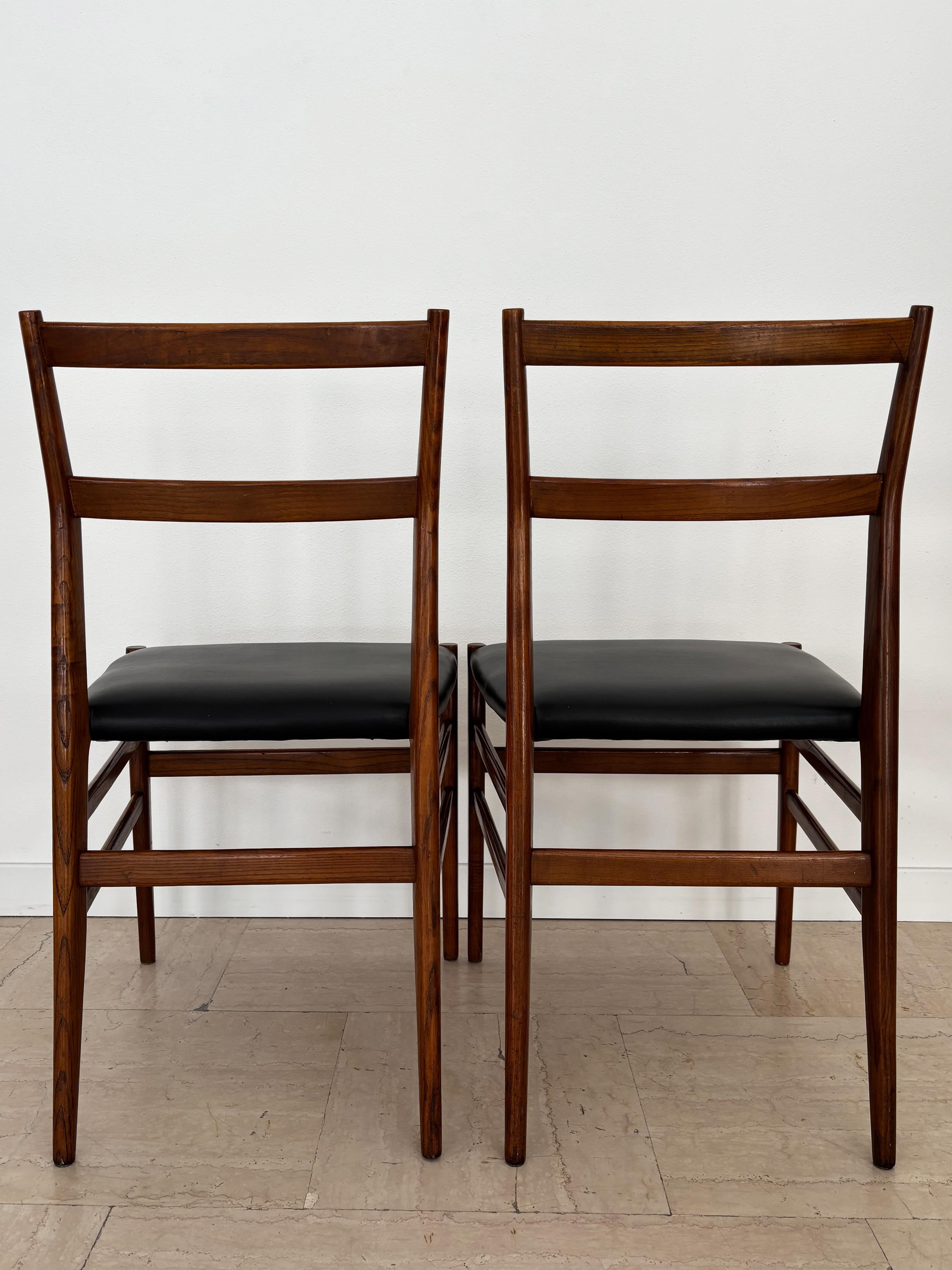 Gio Ponti Sillas de comedor de diseño italiano de mediados de siglo 