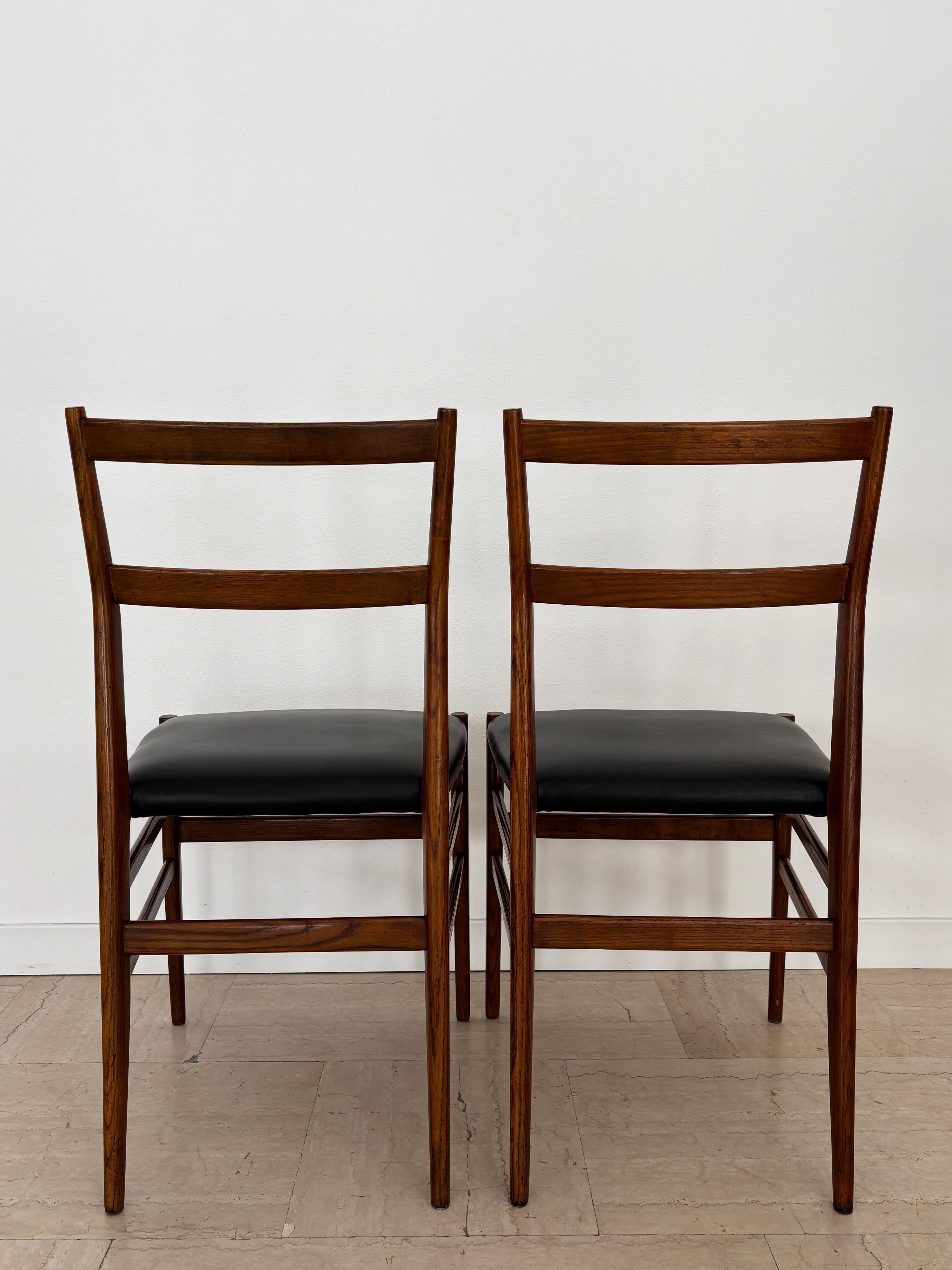 Gio Ponti Sillas de comedor de diseño italiano de mediados de siglo 
