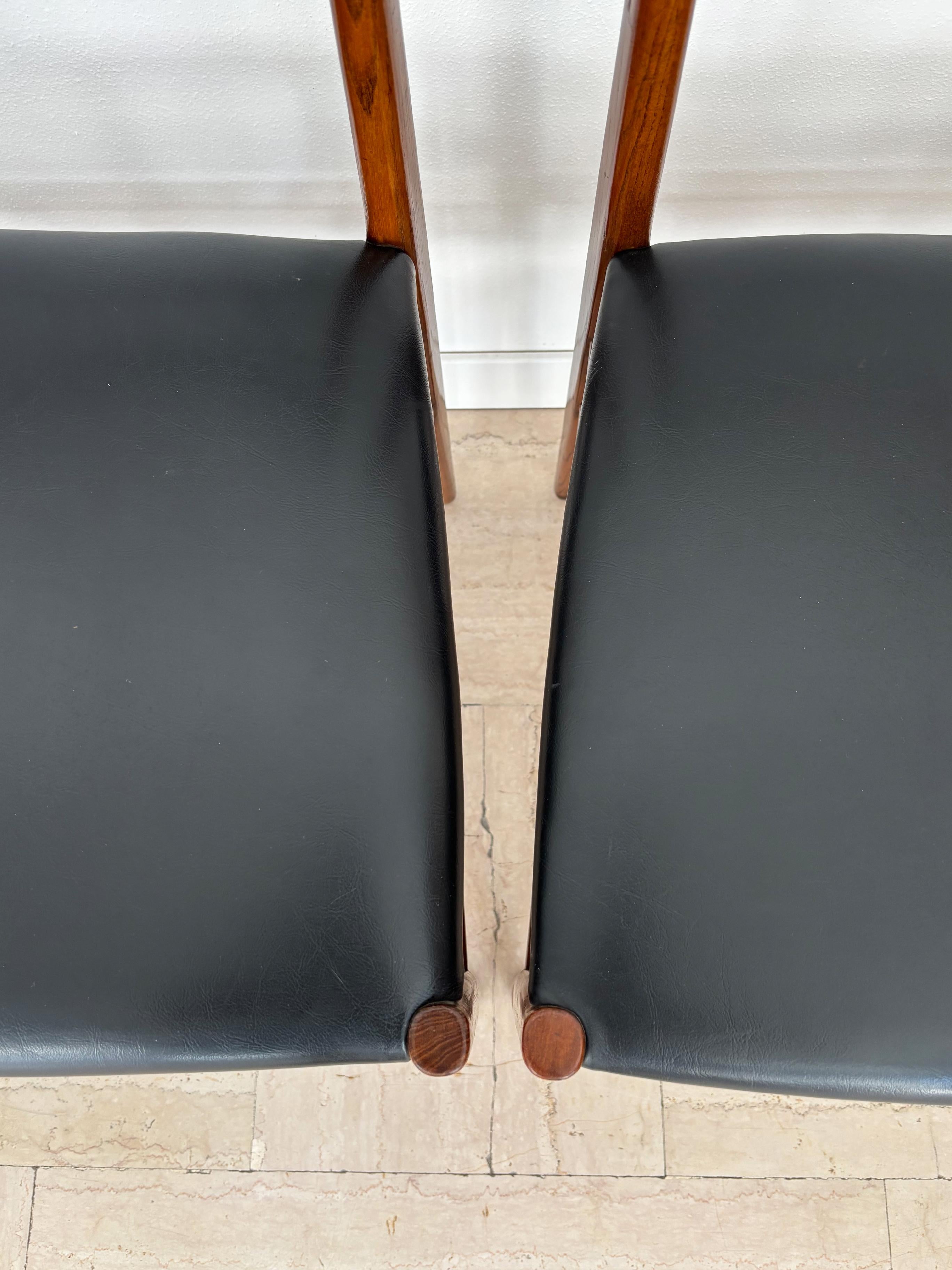 Gio Ponti Sillas de comedor de diseño italiano de mediados de siglo 