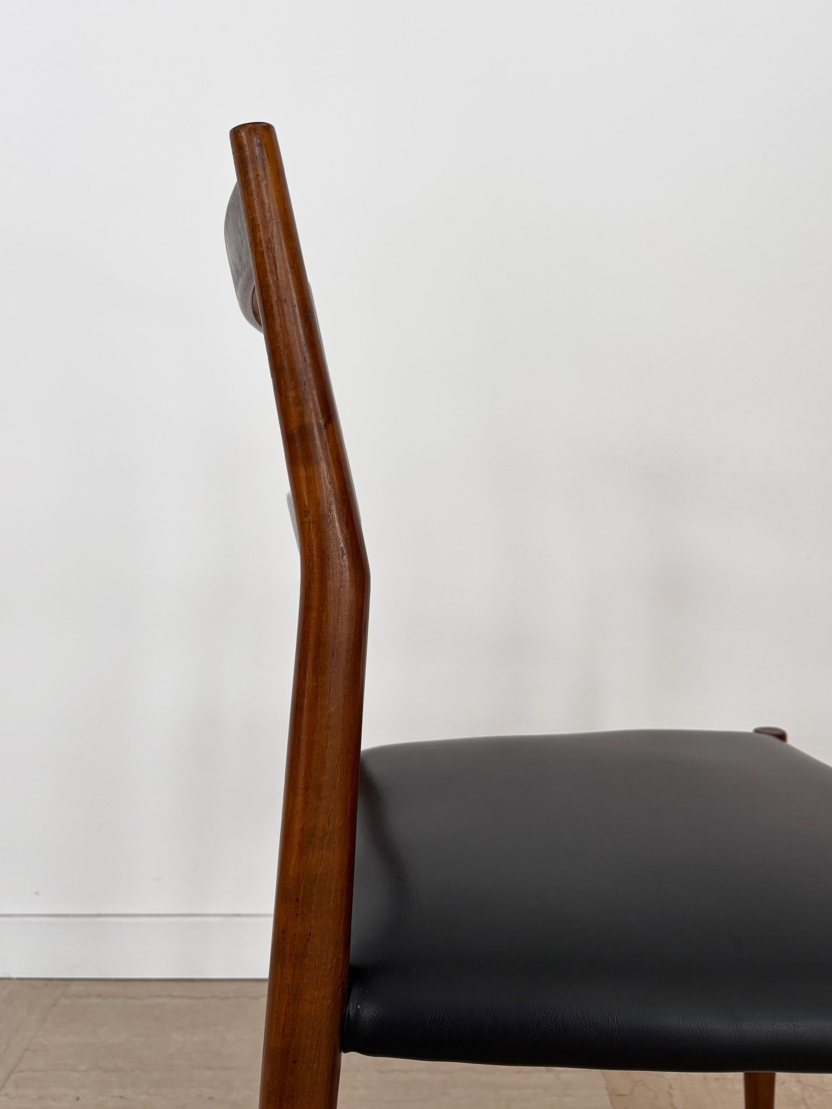 Gio Ponti Sillas de comedor de diseño italiano de mediados de siglo 