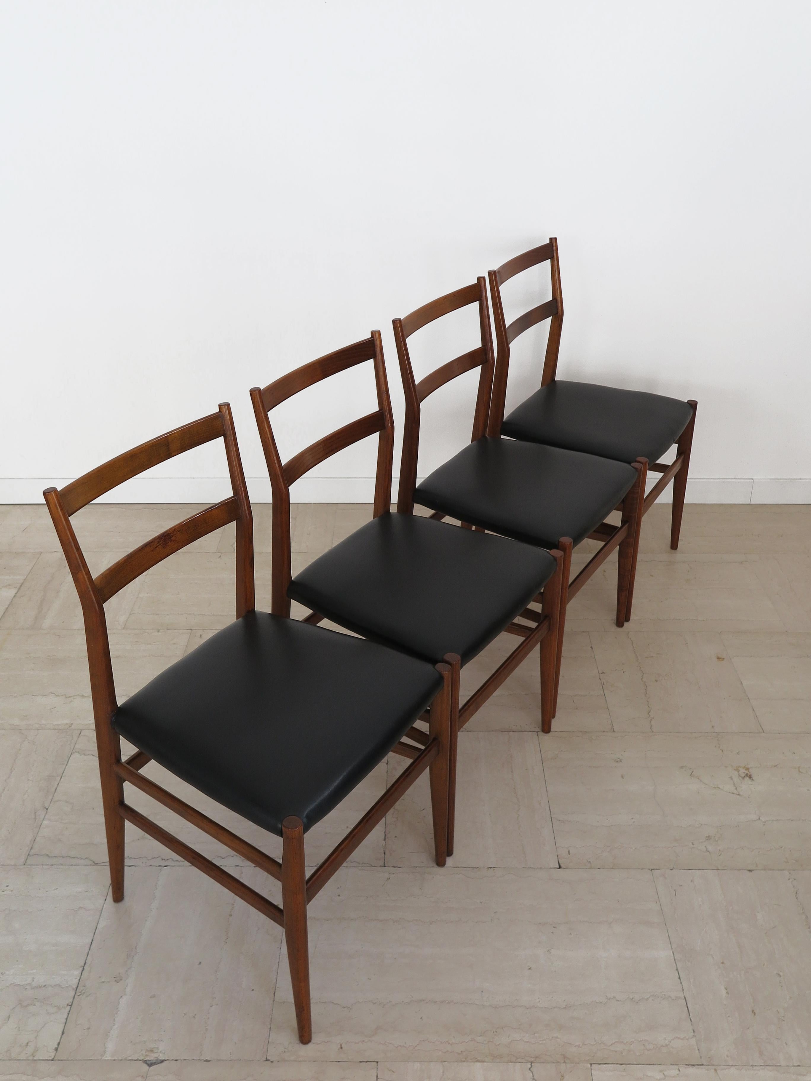 Gio Ponti Sillas de comedor de diseño italiano de mediados de siglo 