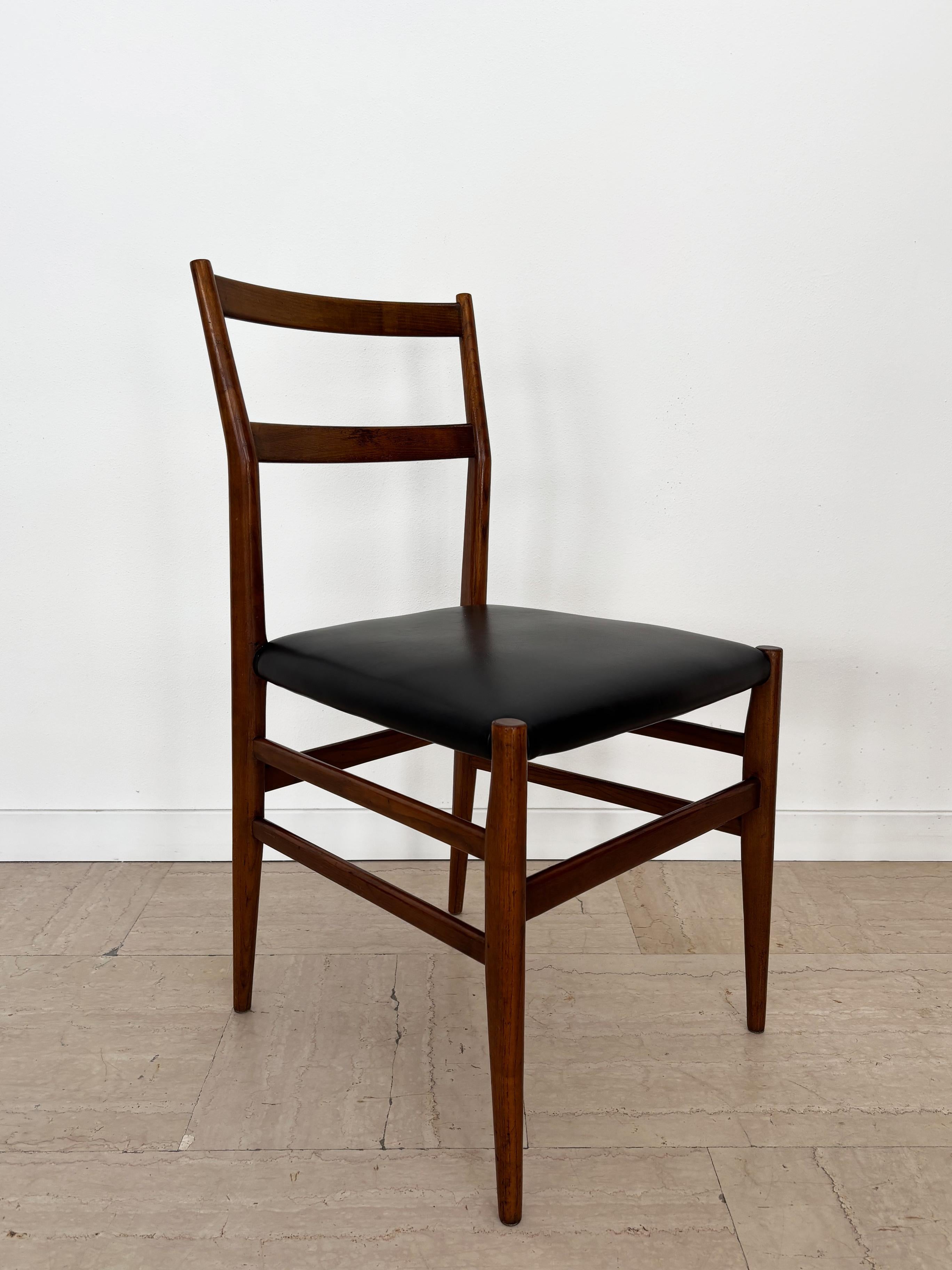 Gio Ponti Sillas de comedor de diseño italiano de mediados de siglo 