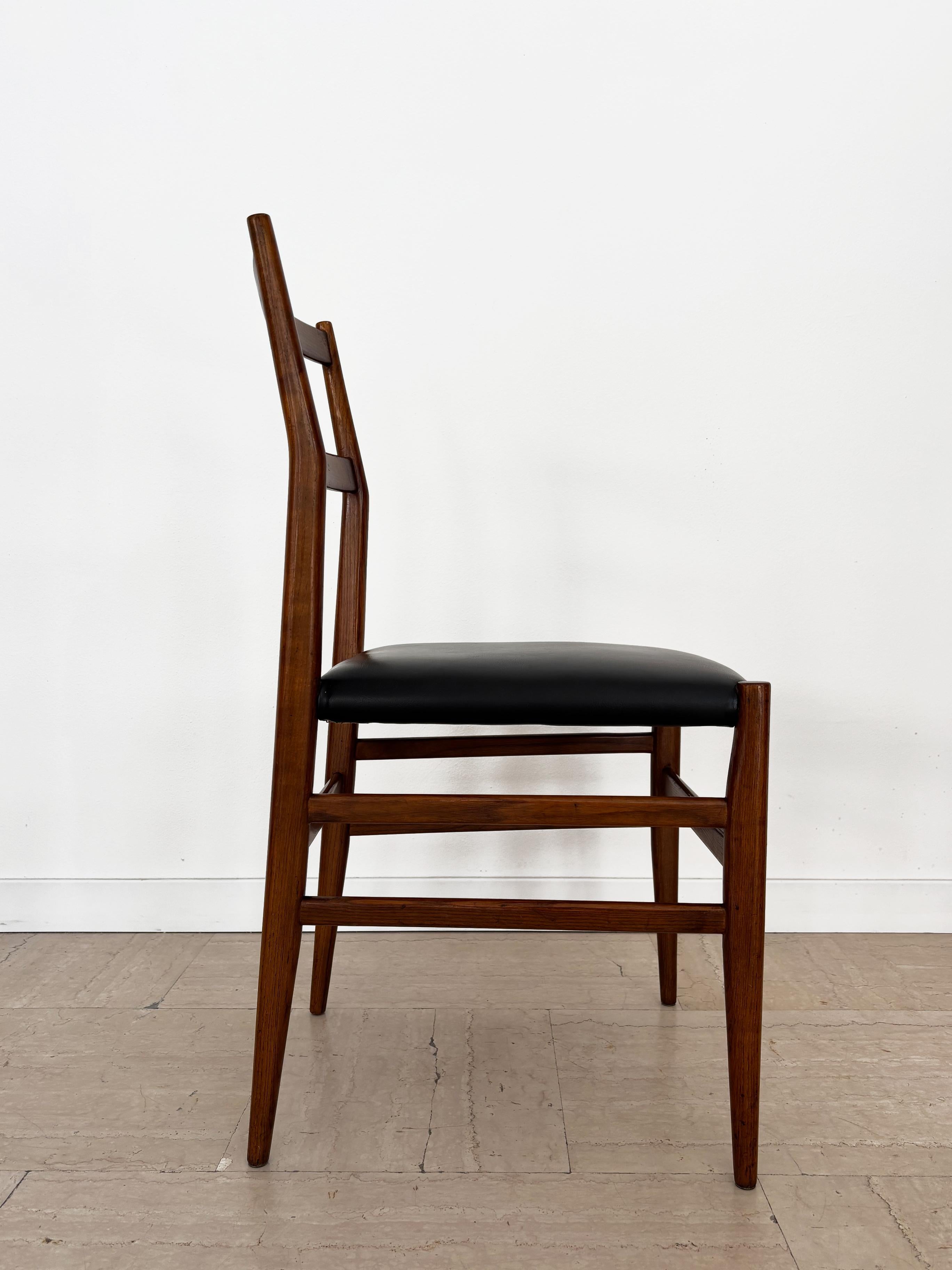 Gio Ponti Sillas de comedor de diseño italiano de mediados de siglo 