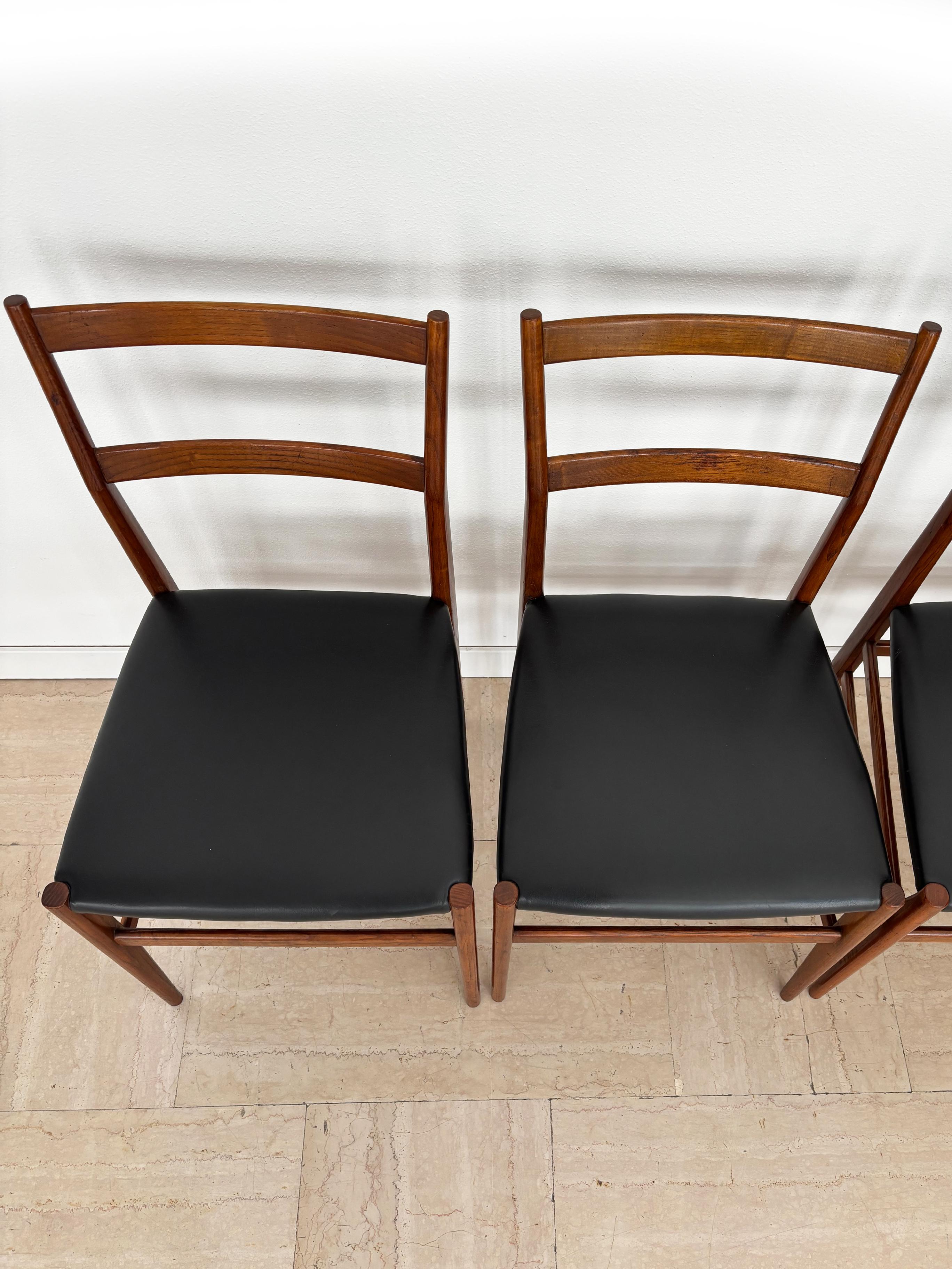 Gio Ponti Sillas de comedor de diseño italiano de mediados de siglo 