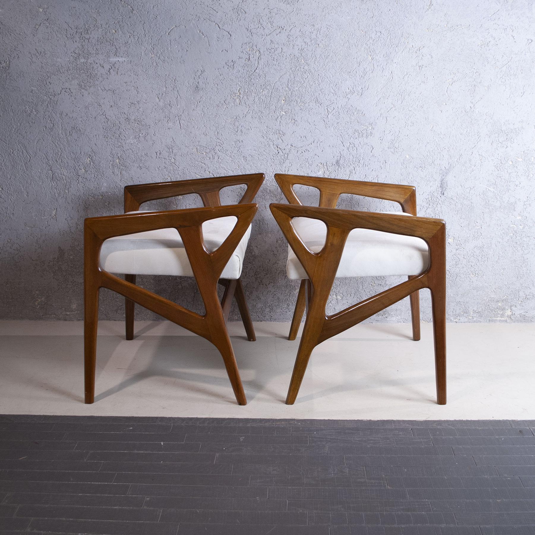 Gio Ponti italian midcentury pair of wooden stools 1950s for Cassina In Good Condition In bari, IT