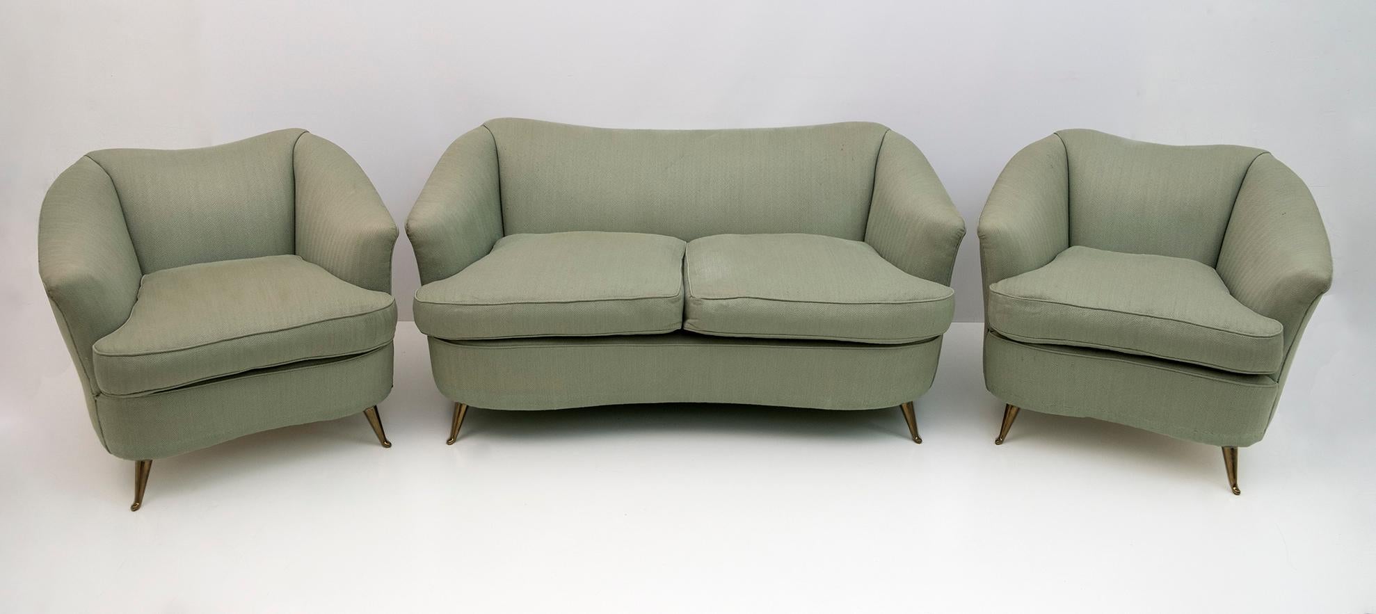 Vintage collectible two-seater and two-seater sofa designed by Gio Ponti for the Casa e Giardino manufacturing company in the late 1930s.
Original goose down cushions.
The upholstery was redone more than 20 years ago but it is not in good