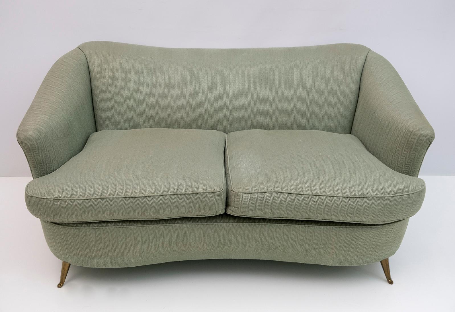 Vintage collectible two-seater sofa attributed Gio Ponti for the Casa e Giardino manufacturing company in the late 1930s.
The upholstery was redone more than 20 years ago but is not in good condition, new upholstery is recommended.