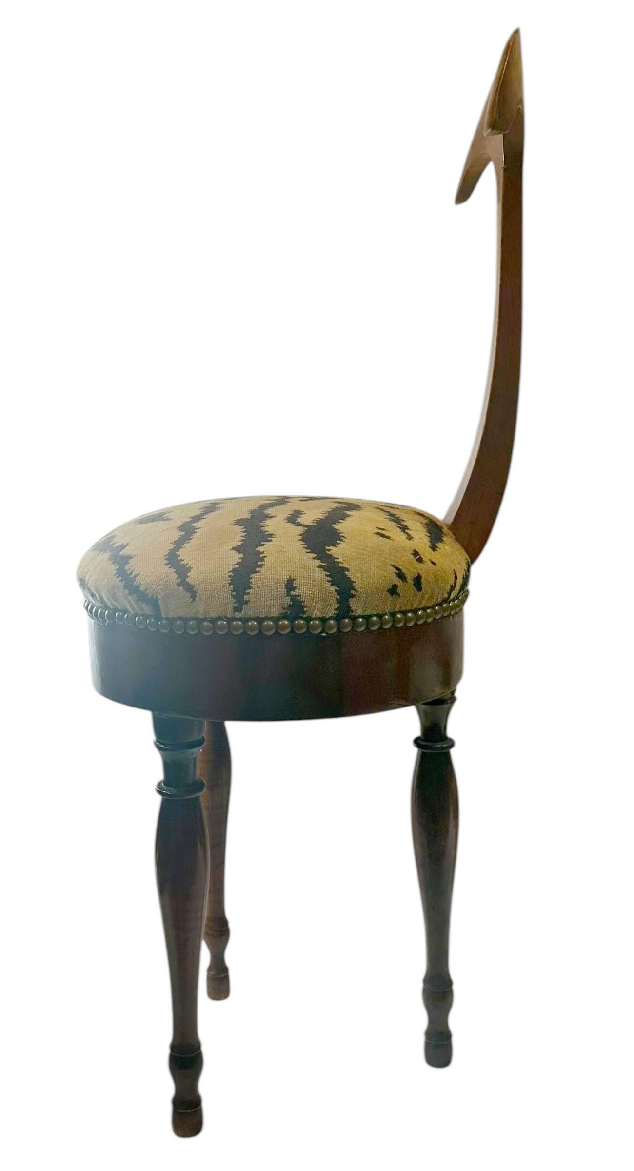 Milieu du XXe siècle Chaise italienne à trois pieds Gio Ponti avec velours tigré Scalamandré en vente