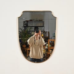 Gio Ponti - Grande specchio a forma di scudo in ottone massiccio, Italia, anni '50