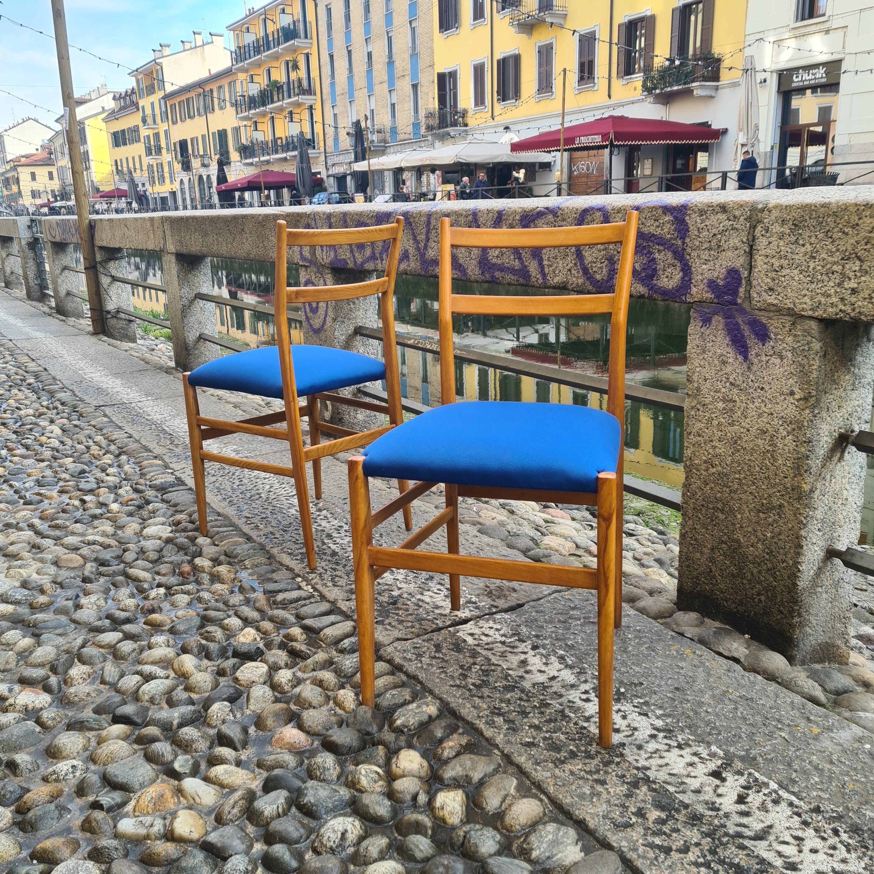 Milieu du XXe siècle Gio Ponti Leggera  2 Chaises de Cassina 1951 - Manteau d'origine en bois, Italie en vente