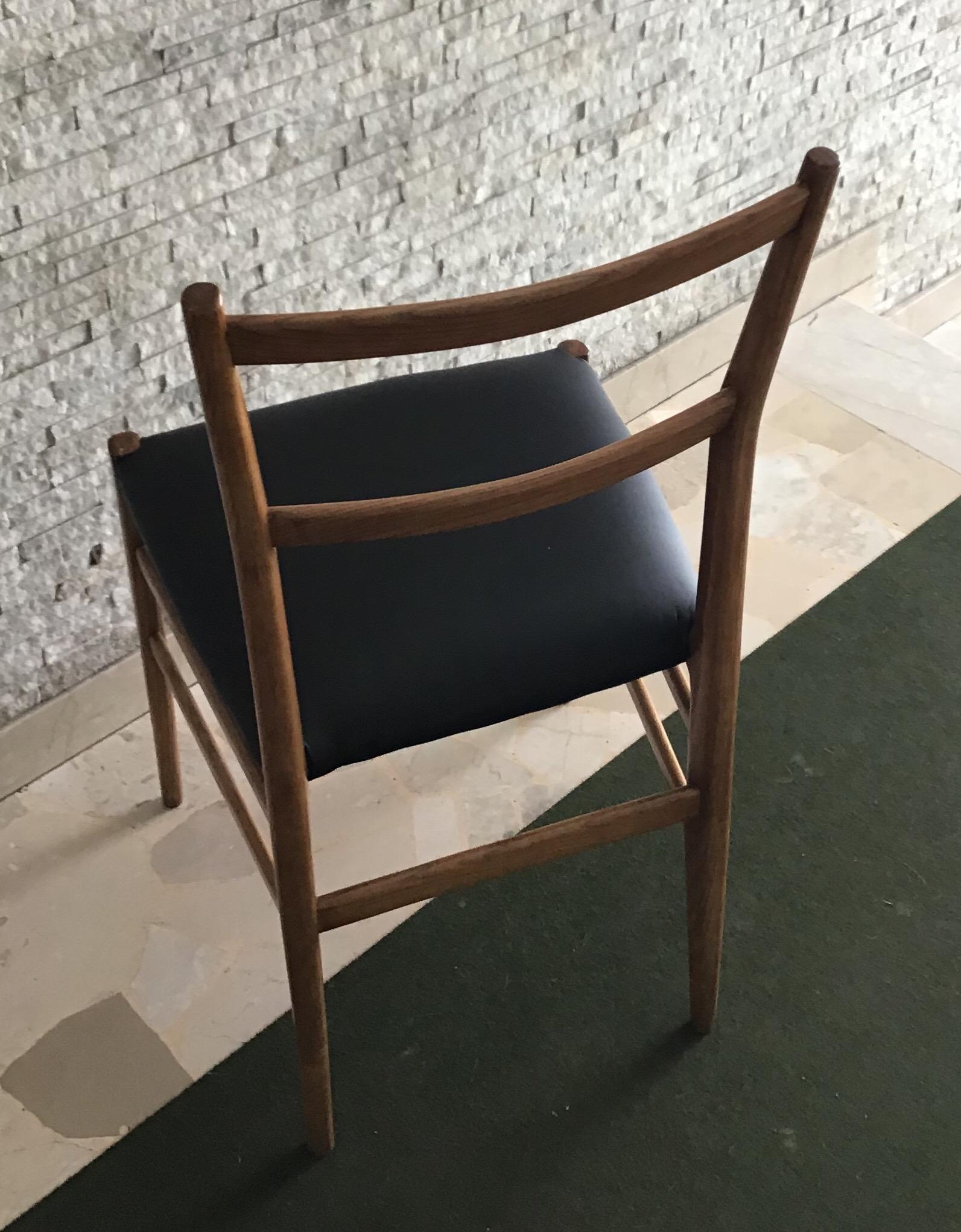 Gio Ponti “Leggera” Cassina 1950 Wood Ecological Leather Padding, Italy In Good Condition For Sale In Milano, IT