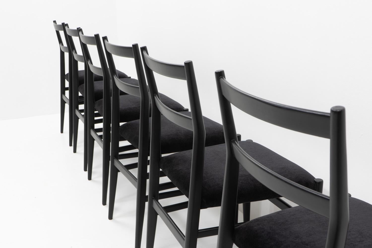 Mid-Century moderno Gio Ponti, Sedia Leggera per Cassina, anni '70 - Set di sei in vendita