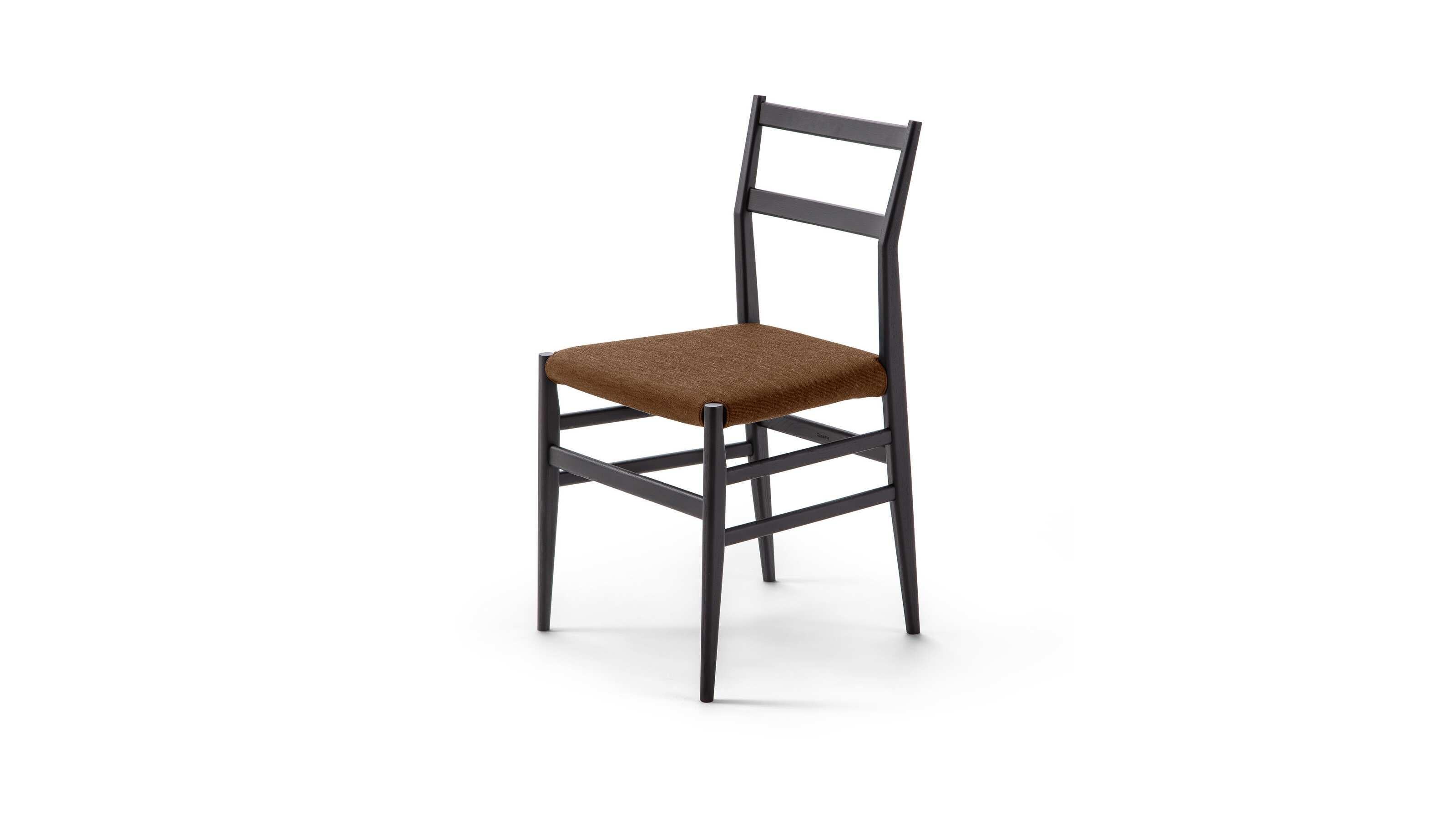Silla Gio Ponti Leggera Para Cassina

Un icono del diseño de sillas y de la maestría artesanal de Cassina. Leggera, una pieza de buen gusto y versátil que recuerda las elegantes líneas de la silla chiavari tradicional, es la silla de madera por