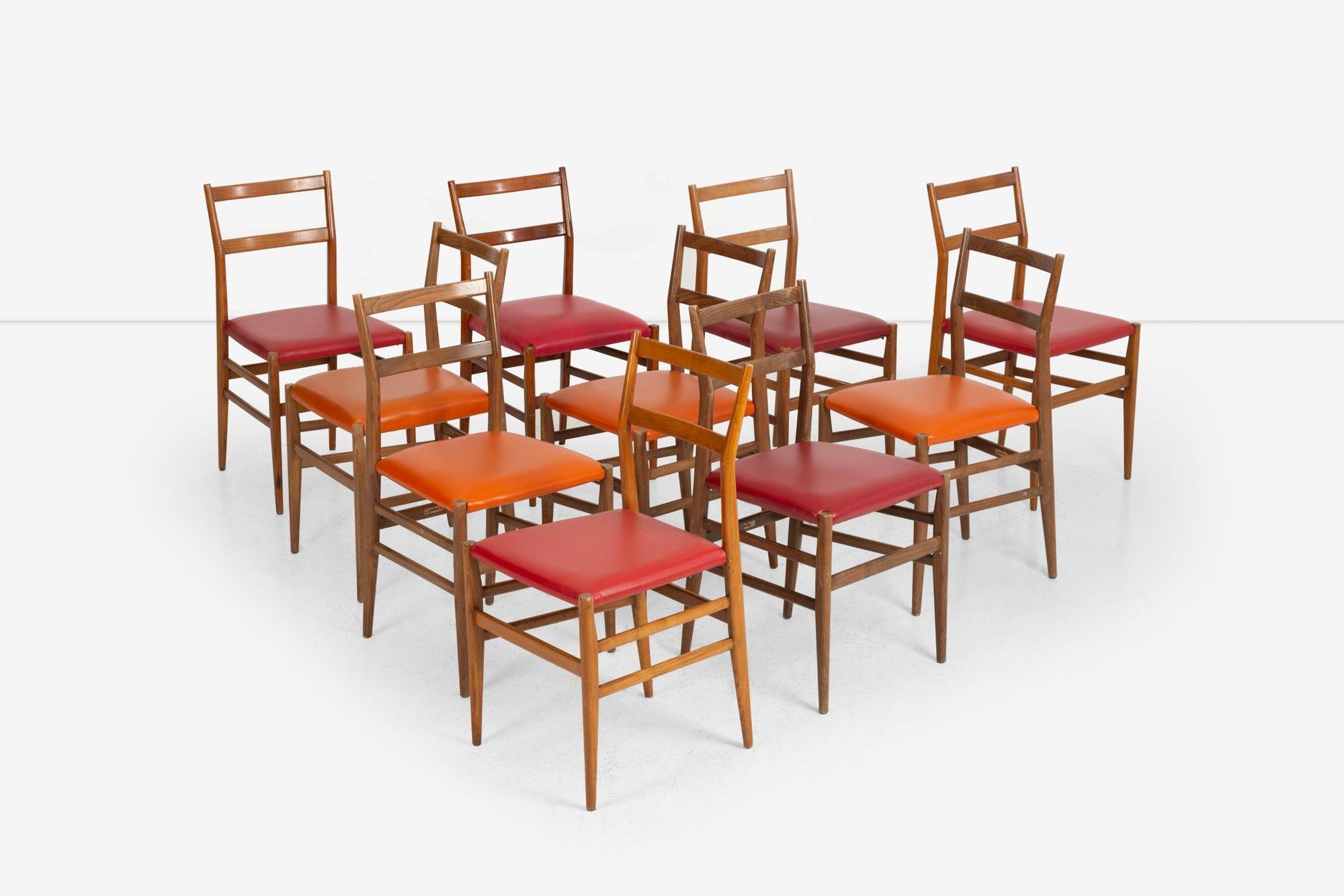 Gio Ponti Leggera Set di dieci sedie per Cassina Model 699
Italia, 1952 Questo set comprende dieci sedie Leggera disegnate da Gio Ponti per Cassina. Le sedie sono caratterizzate da una struttura in legno di frassino sottile, leggera ma robusta, con