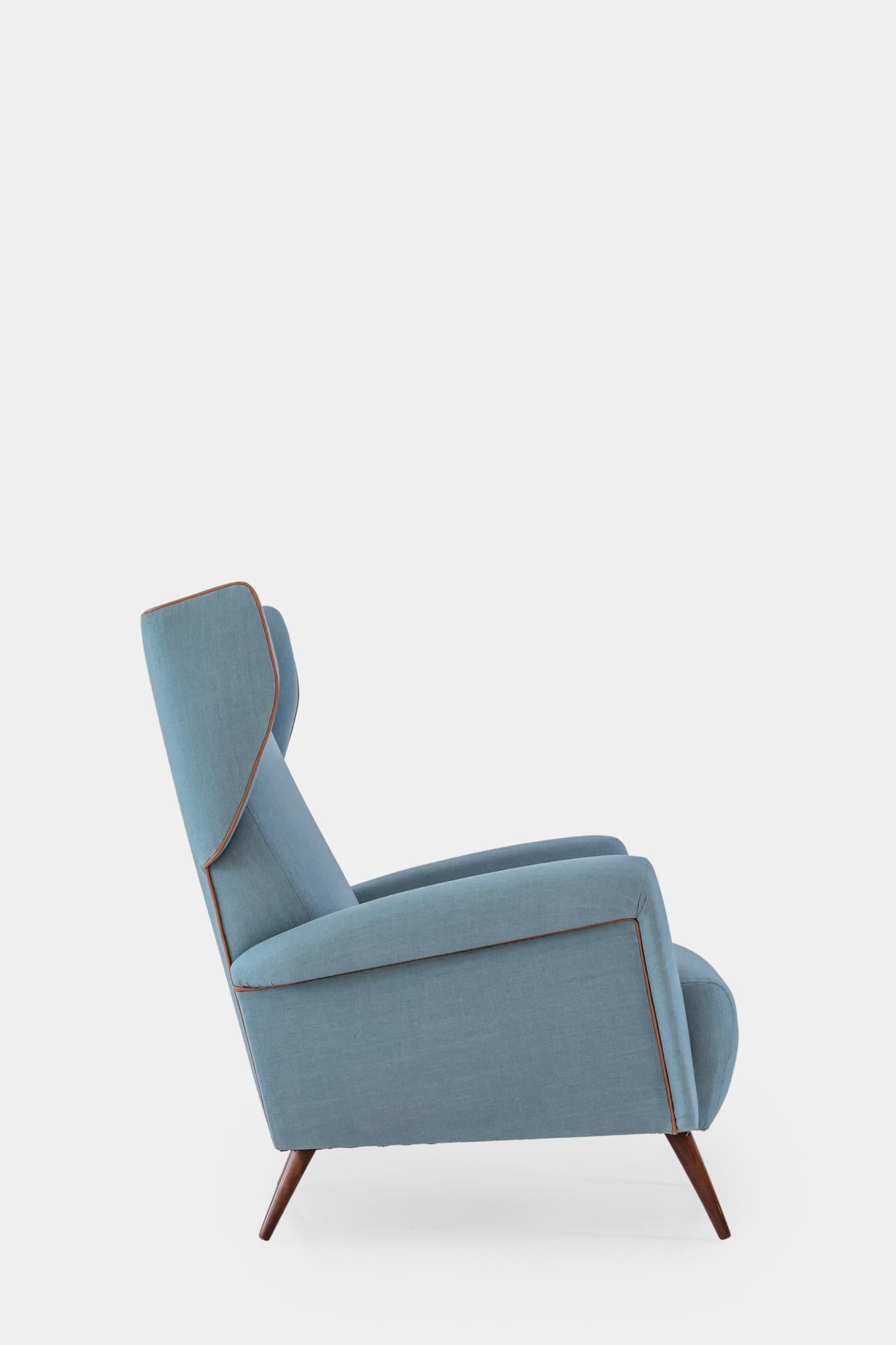 Designed by Gio Ponti for both Cassina and Dassi, light blue wool with leather piping upholstered lounge chair with the classic shape of a wingback chair but with the modernist lines and expression exemplary of Pont's work.
Fully restored and newly