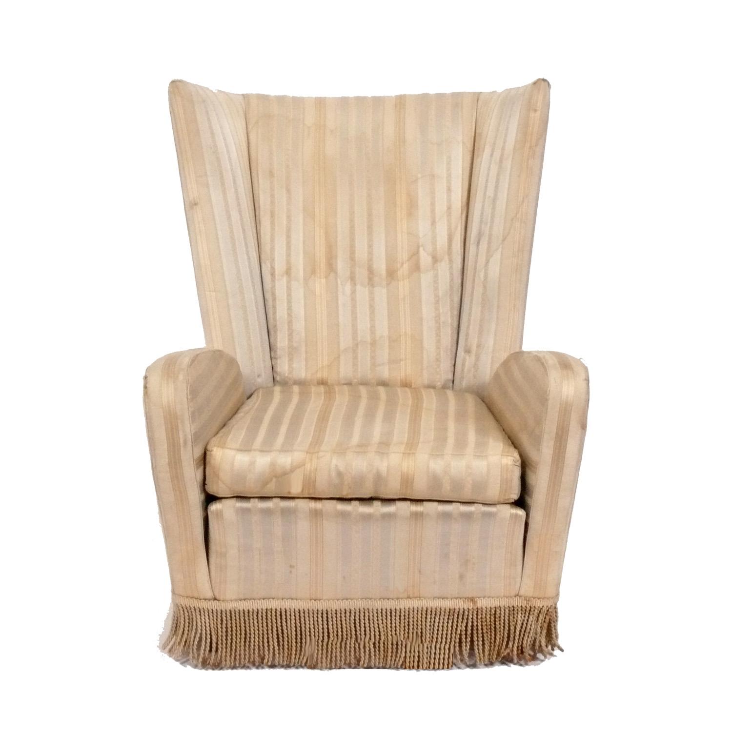 Paire de chaises longues du milieu du siècle, conçues par Gio Ponti, Italie, vers les années 1950. Ces chaises sont actuellement en cours de restauration complète et peuvent être complétées dans la couleur de finition du bois de votre choix et