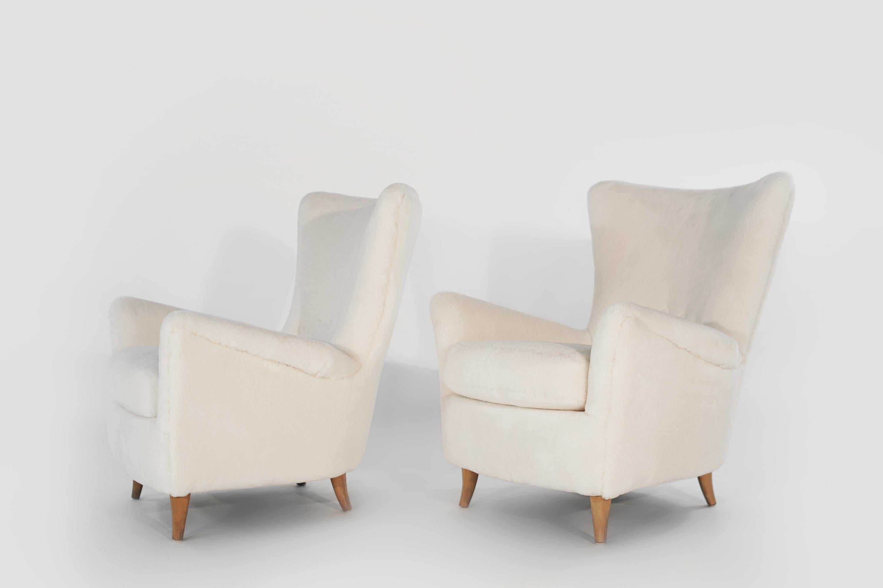 hotel style lounge chairs
