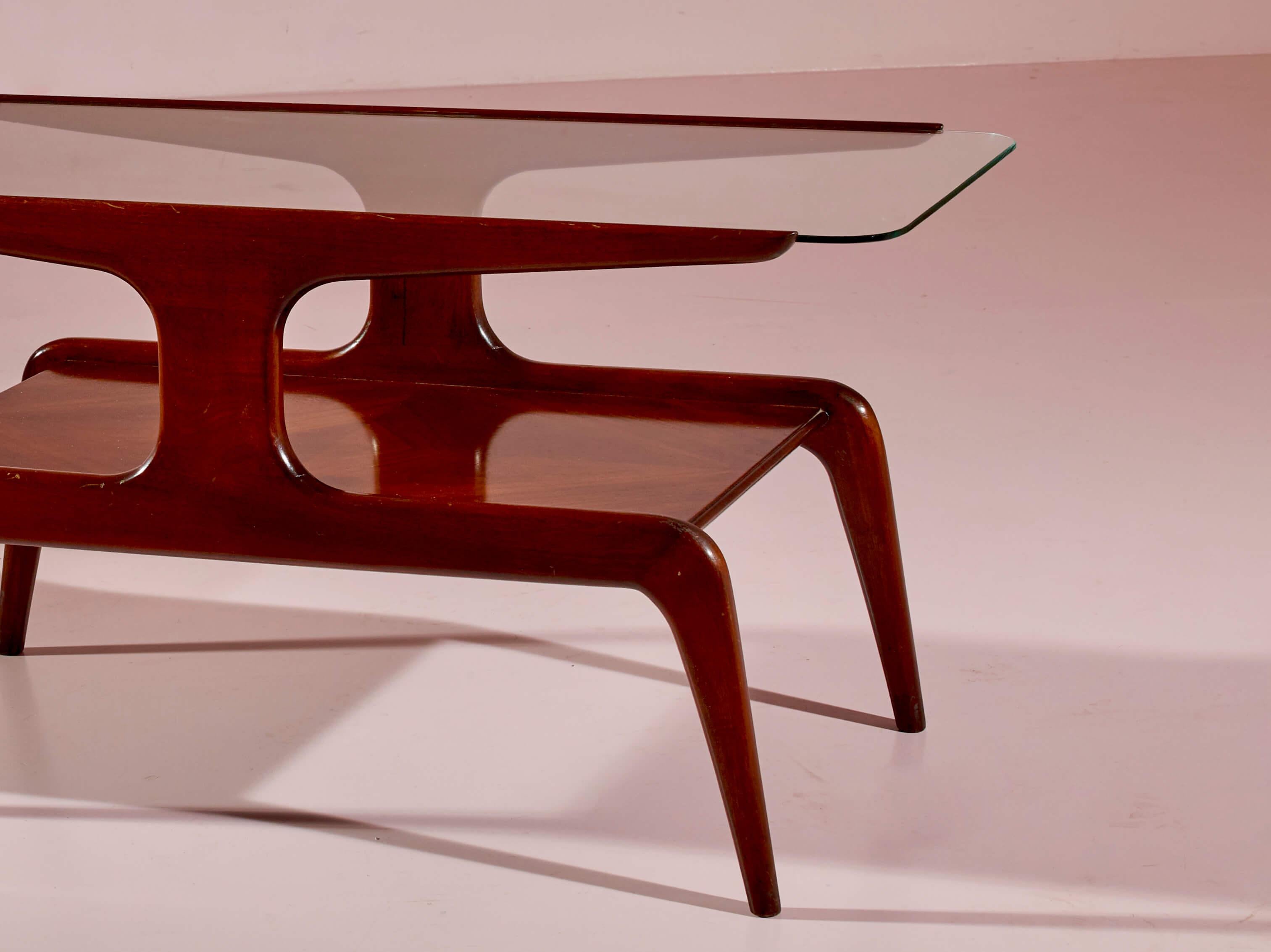 Gio Ponti, niedriger Tisch aus afrikanischem Nussbaumholz und Glas, Italien, 1950er Jahre (Moderne der Mitte des Jahrhunderts) im Angebot
