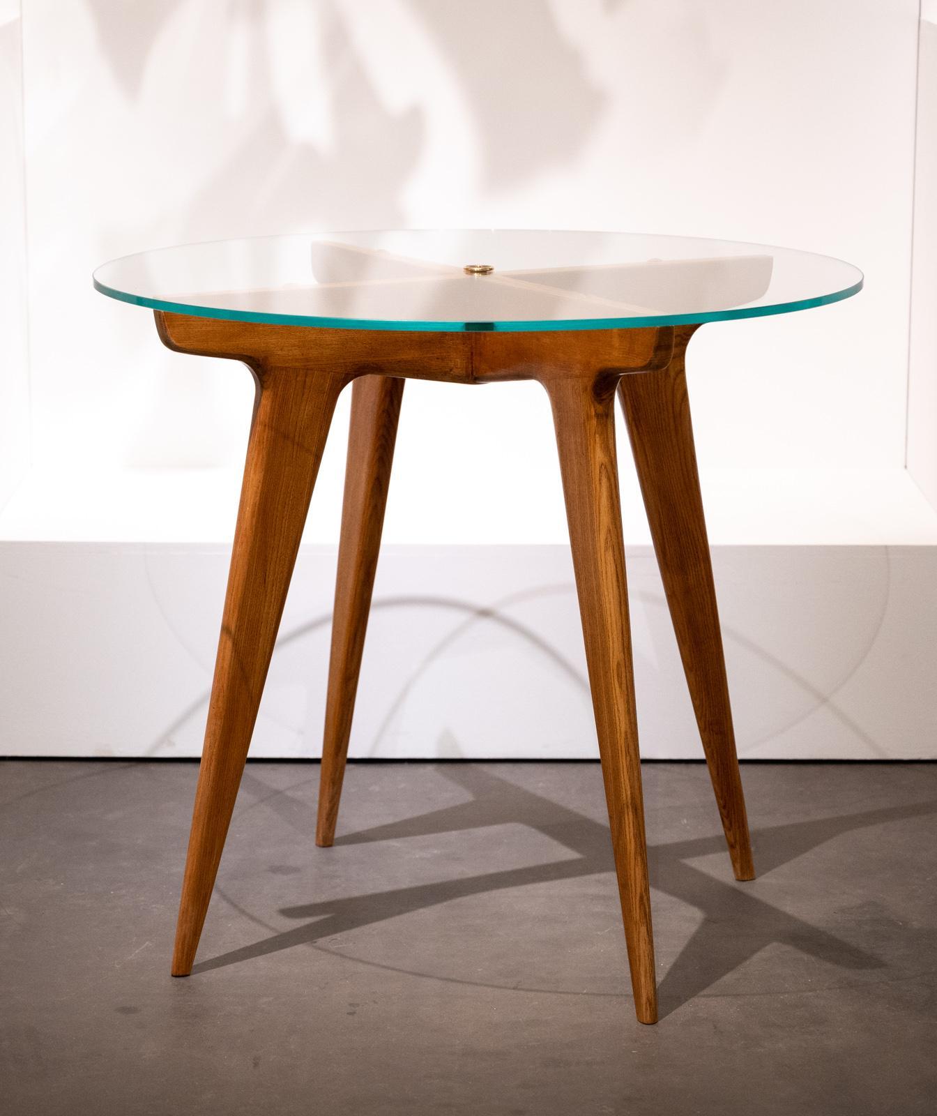 Rare Gio Ponti maple wood and glass circular table designed for the Hotel Royal Napoli in the 1950s made by Dassi, Italy
Purchased directly from the Ponti family, accompanied by a certificate of Authenticity from the Lisa Ponti Archives