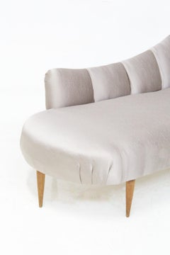 Gio Ponti in Style of Mid-Century Grey Silk Satin Dormeuse