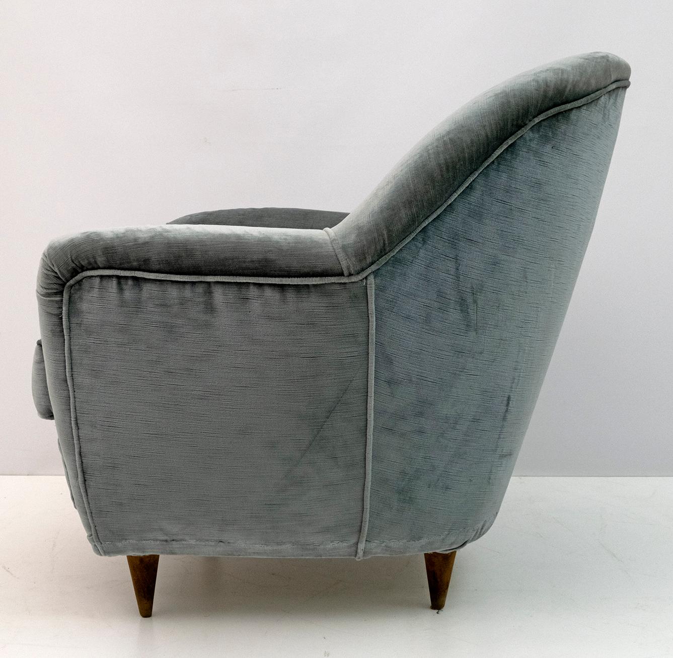 Gio Ponti Mid-Century Italian Curved Sofa and Two Armchairs Casa E Giardino, '50 11