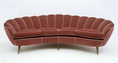 Gio Ponti zugeschrieben Mid-Century Modernes italienisches geschwungenes Sofa von ISA Bergamo, 50er Jahre