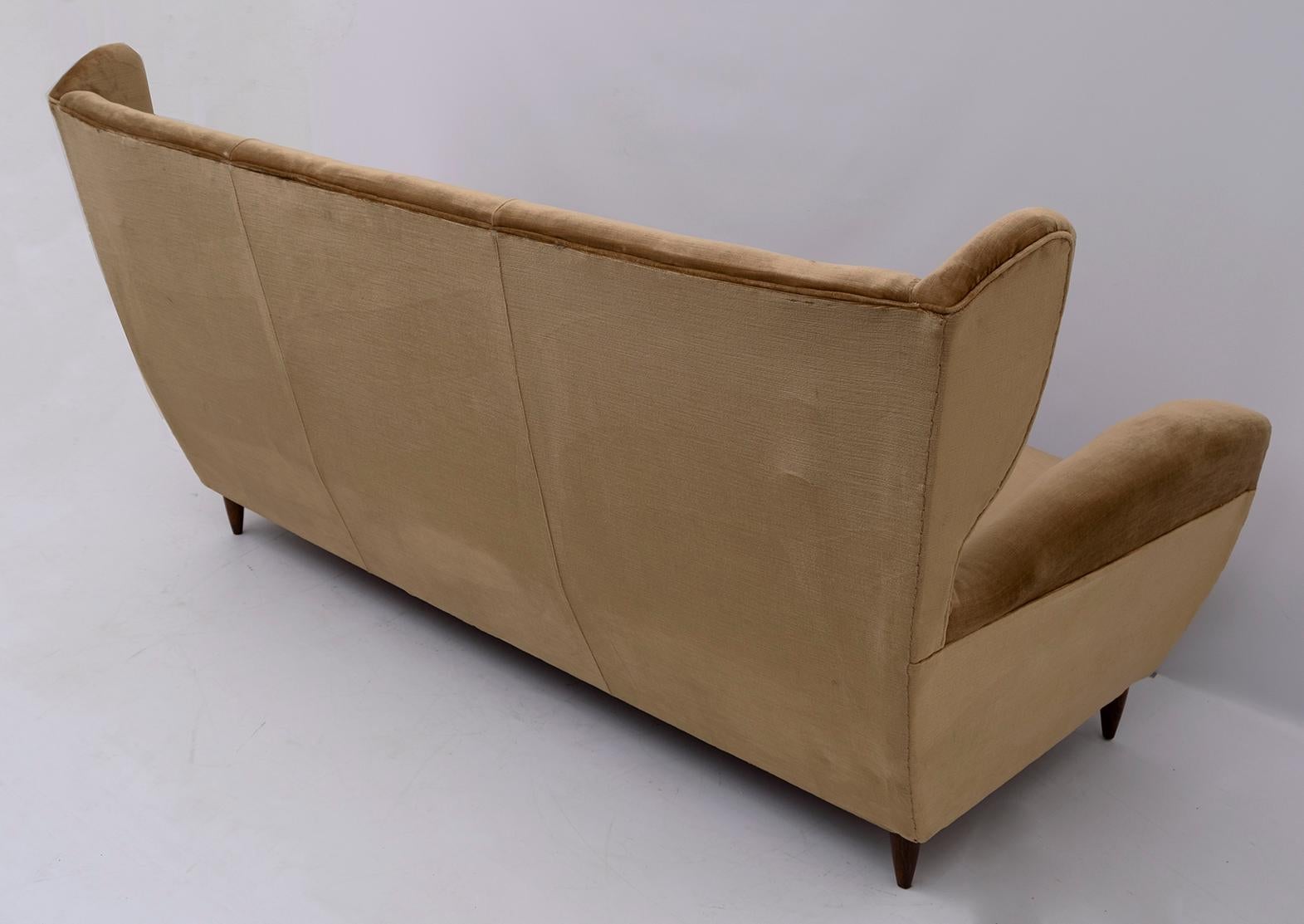 Attributed Gio Ponti Mid-Century Modern Italian High Back Sofa, 1950s For Sale 4