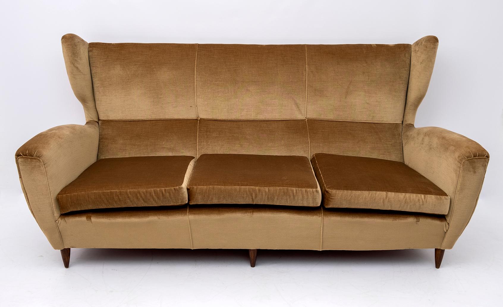 Three-seater sofa attributed Gio Ponti, production in the early 1950s, with high backrest, the upholstery is in velvet but replacement is recommended, feet and structure in beech.