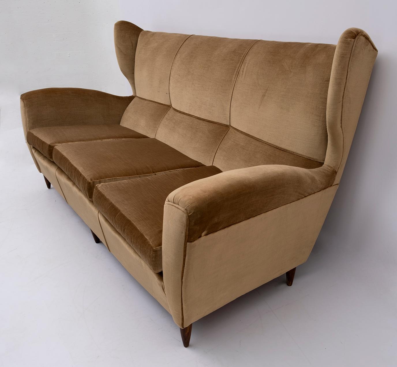 Attributed Gio Ponti Mid-Century Modern Italian High Back Sofa, 1950s In Good Condition For Sale In Puglia, Puglia