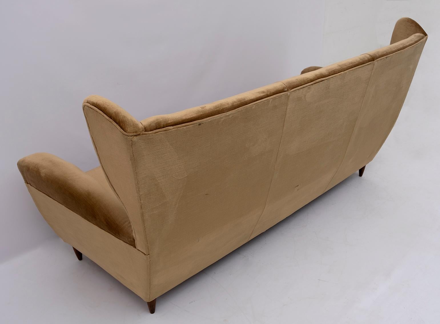 Attributed Gio Ponti Mid-Century Modern Italian High Back Sofa, 1950s For Sale 3